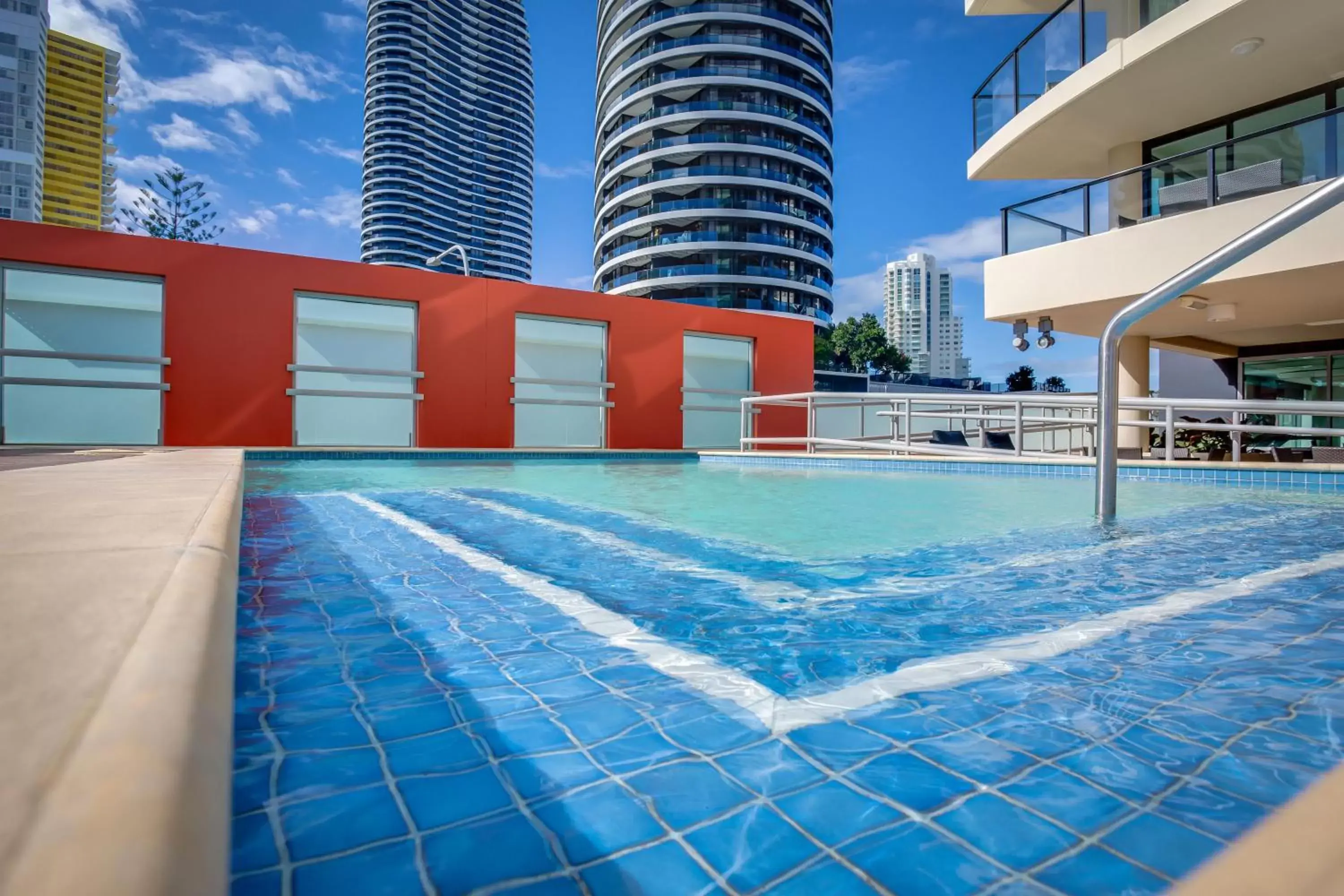 Swimming pool in Mantra Broadbeach on the Park Swimming pool in Mantra Broadbeach on the Park