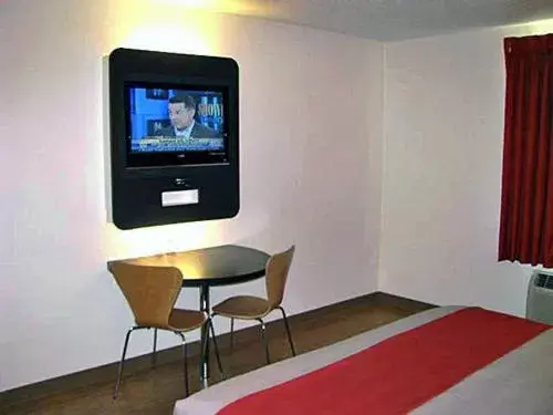 TV and multimedia, TV/Entertainment Center in Motel 6-South Haven, KS