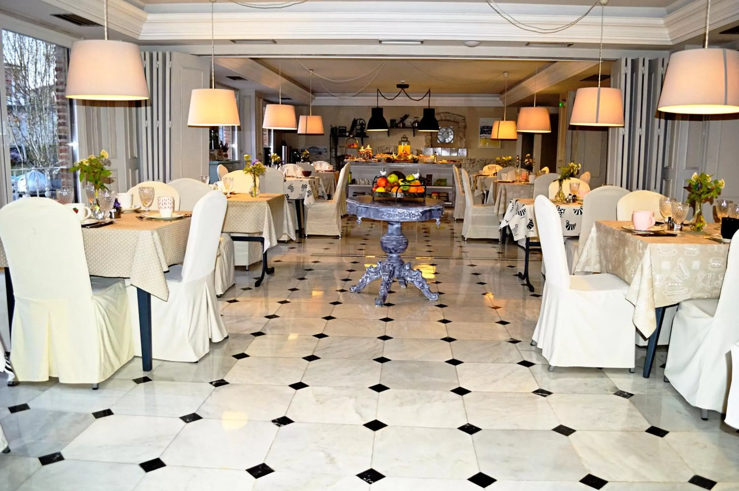 Restaurant/places to eat, Banquet Facilities in Ares Hotel