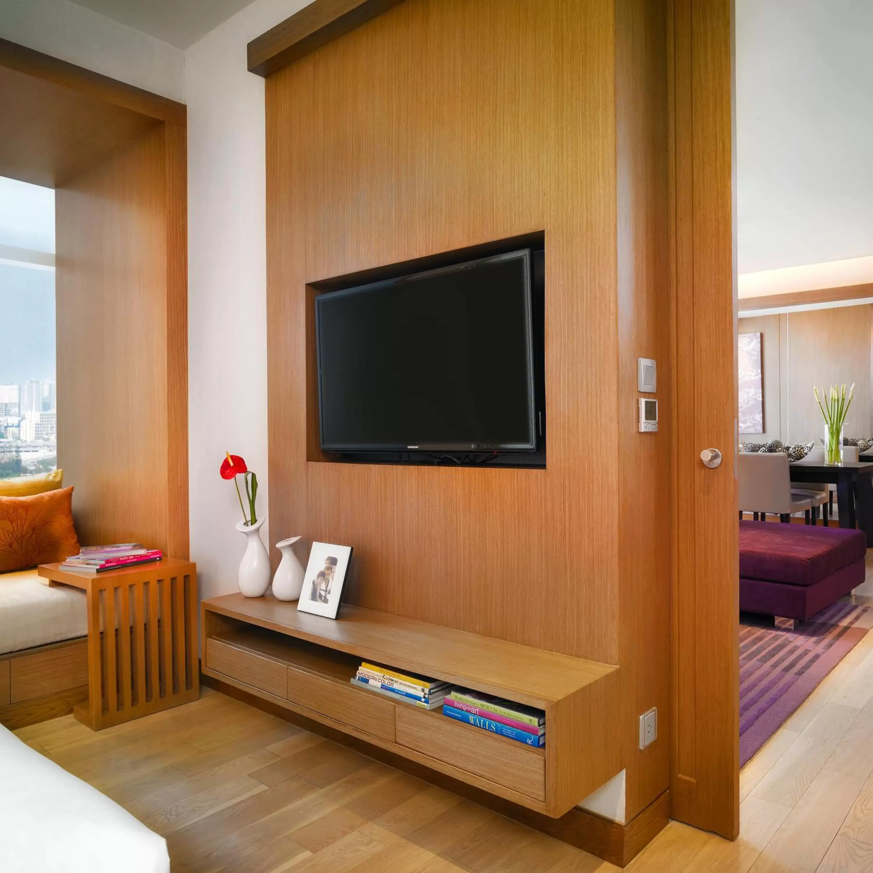 Bed, TV/Entertainment Center in Marriott Executive Apartments Bangkok, Sukhumvit Thonglor
