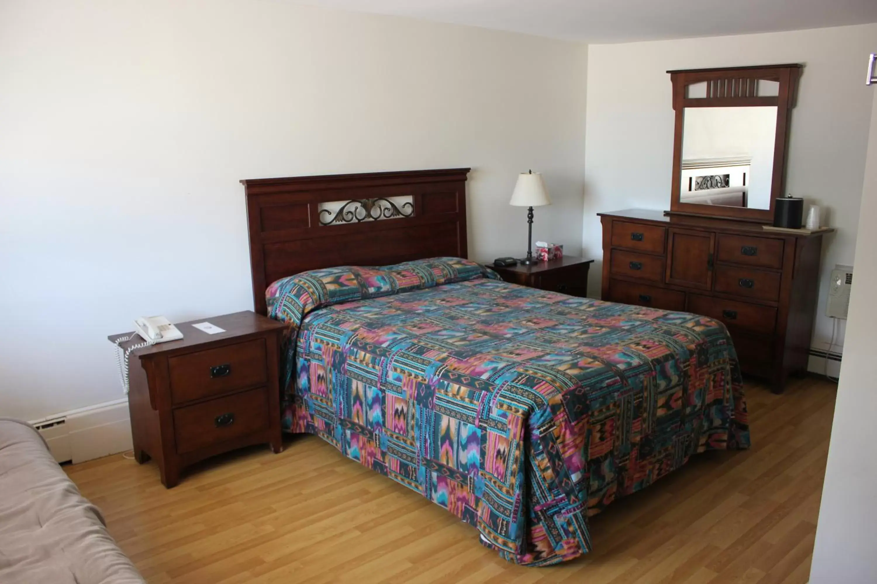 Bed in Stonehouse Motel and Restaurant Bed in Stonehouse Motel and Restaurant