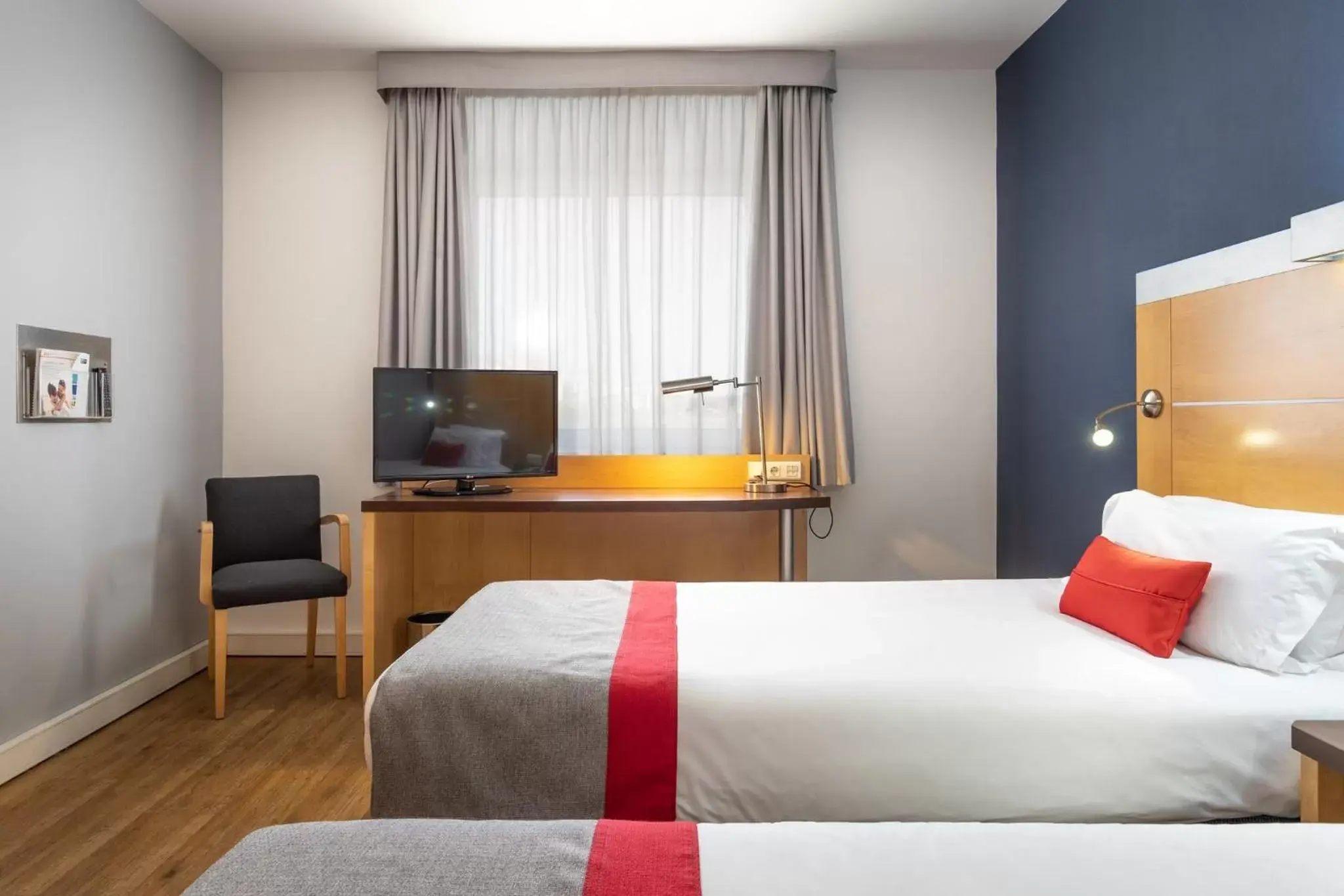 Photo of the whole room, Bed in Holiday Inn Express Lisbon-Oeiras, an IHG Hotel