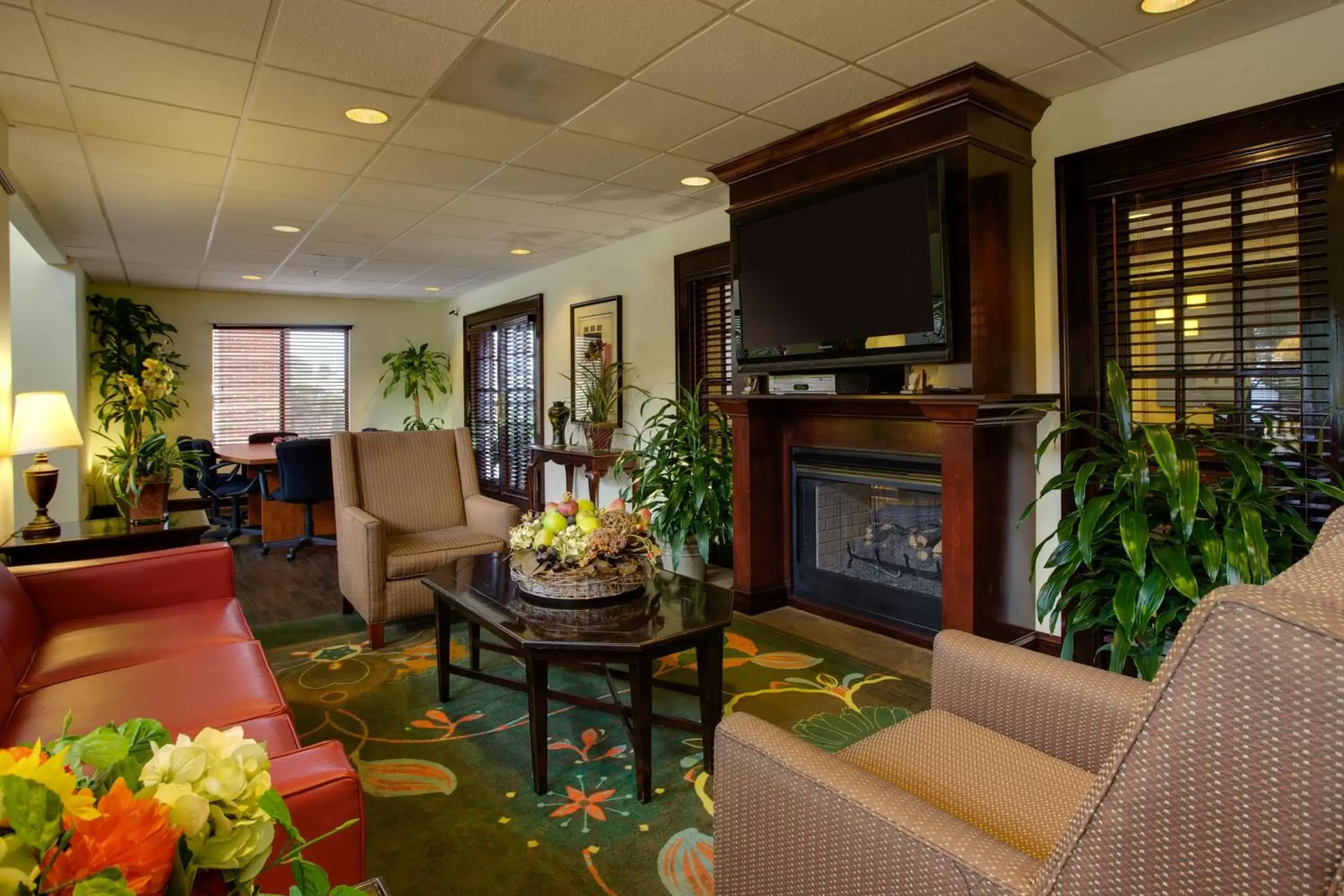 Lobby or reception, Seating Area in Holiday Inn Express Hotel & Suites Columbia-I-20 at Clemson Road, an IHG Hotel