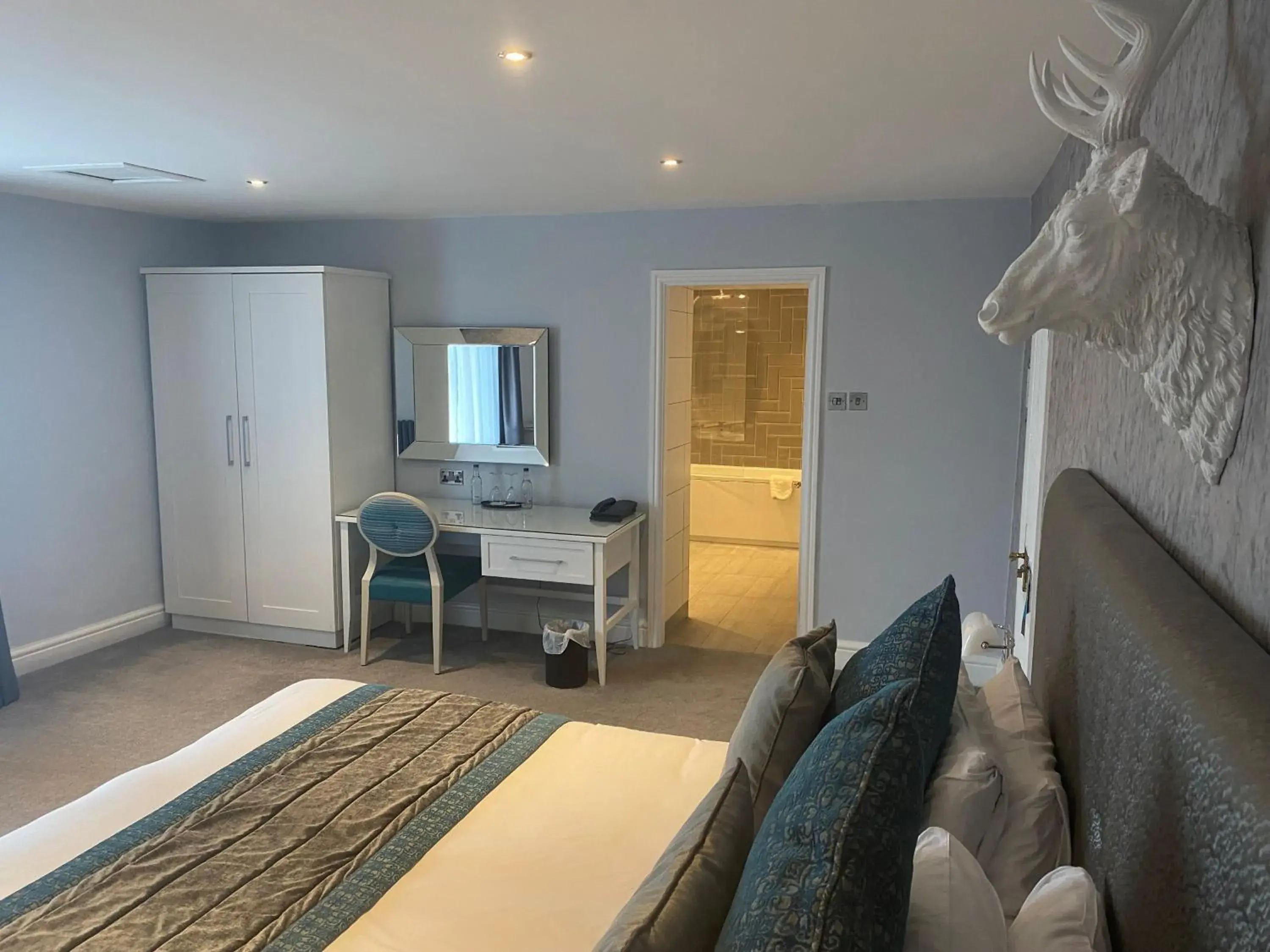 Bedroom, Seating Area in Shrigley Hall Hotel, Golf & Country Club