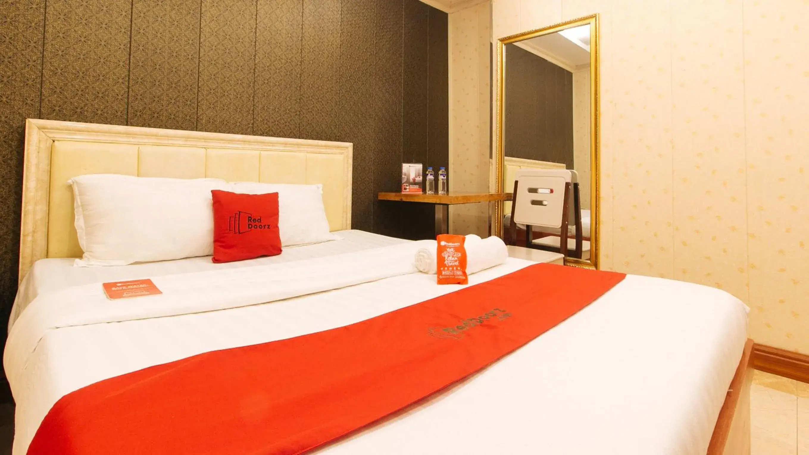 Photo of the whole room, Bed in RedDoorz Plus Winter Benitez Cubao