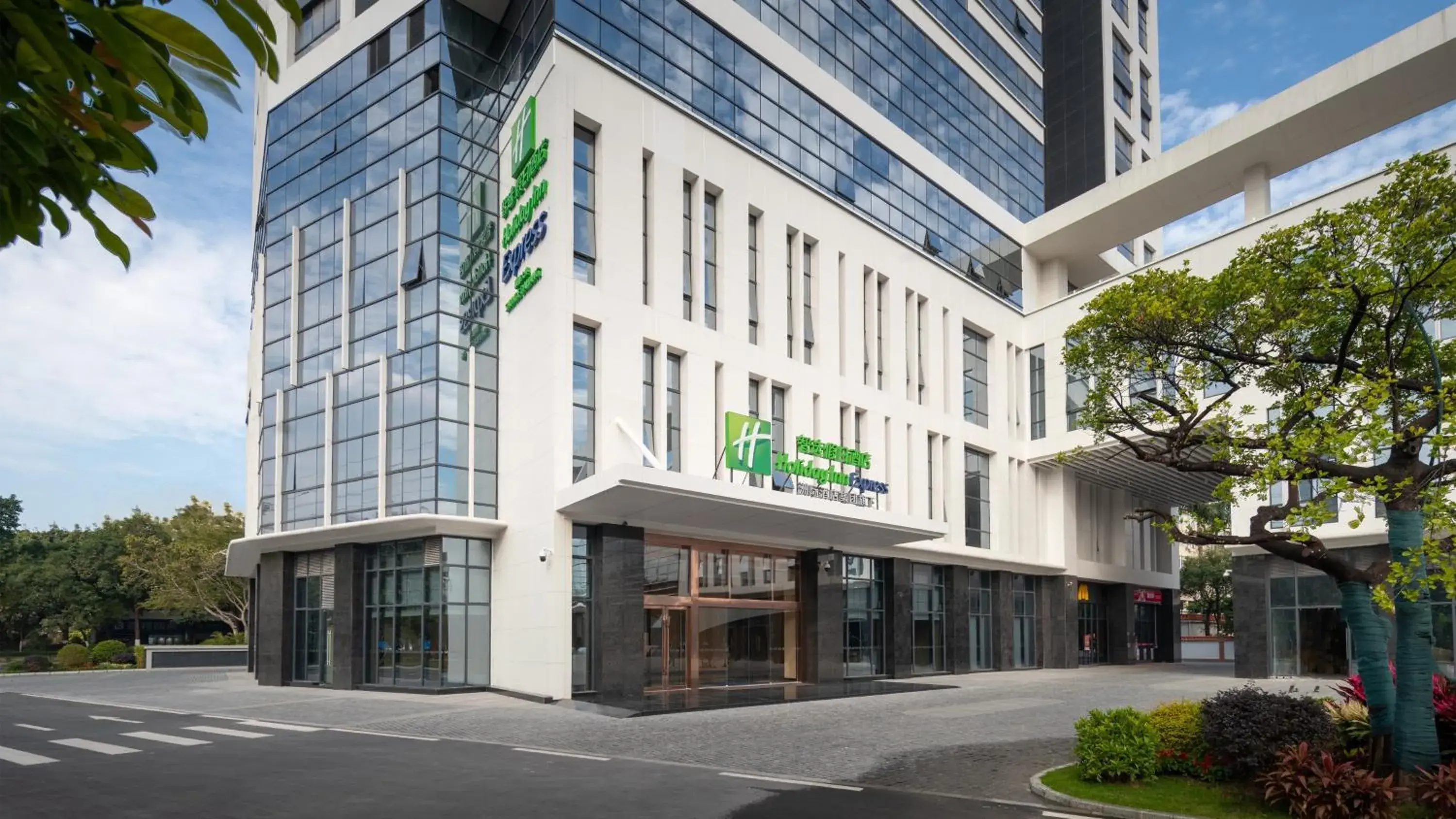 Property Building in Holiday Inn Express Shunde Daliang, an IHG Hotel