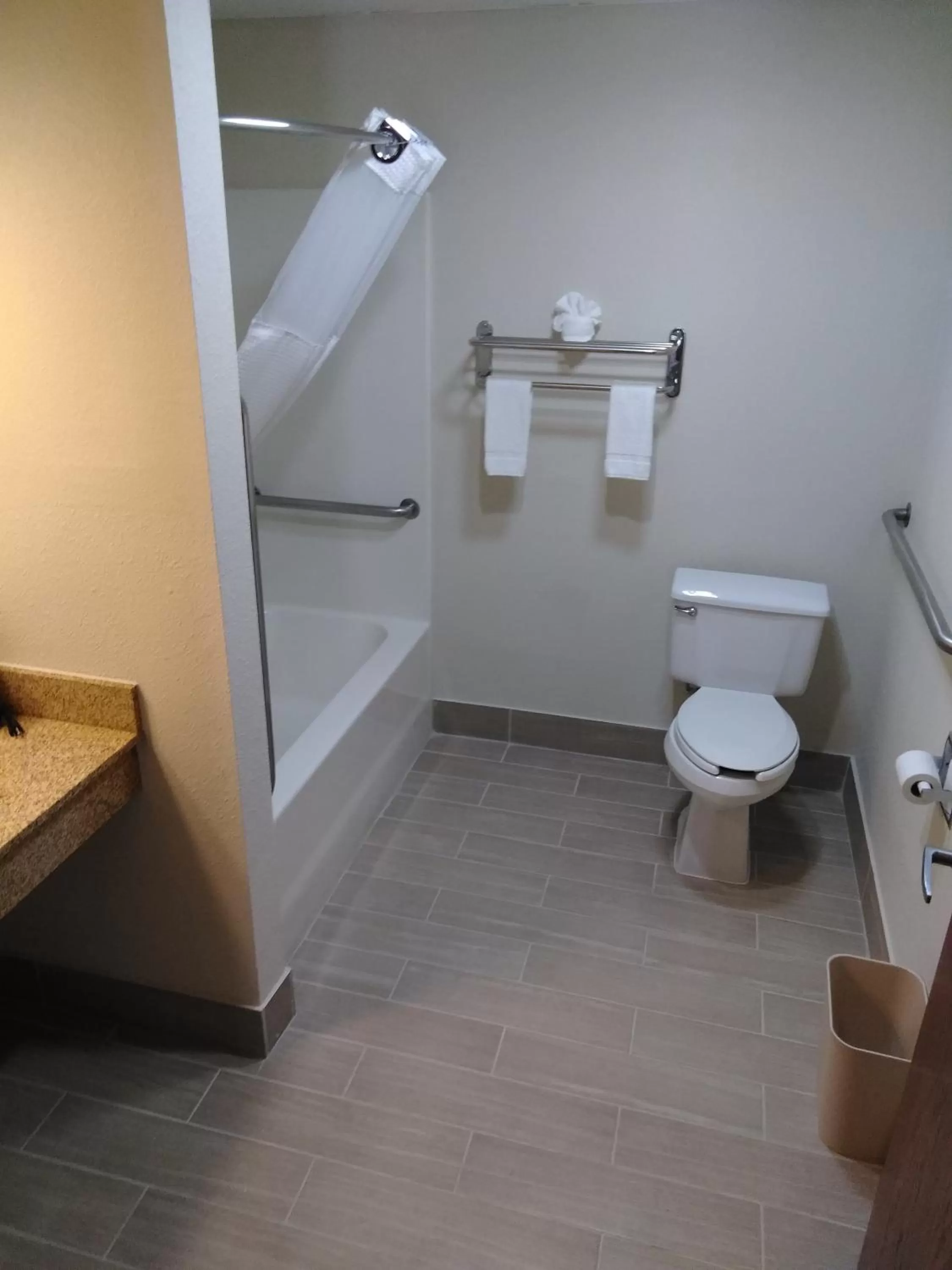 Bathroom in Quality Inn & Suites Mount Vernon