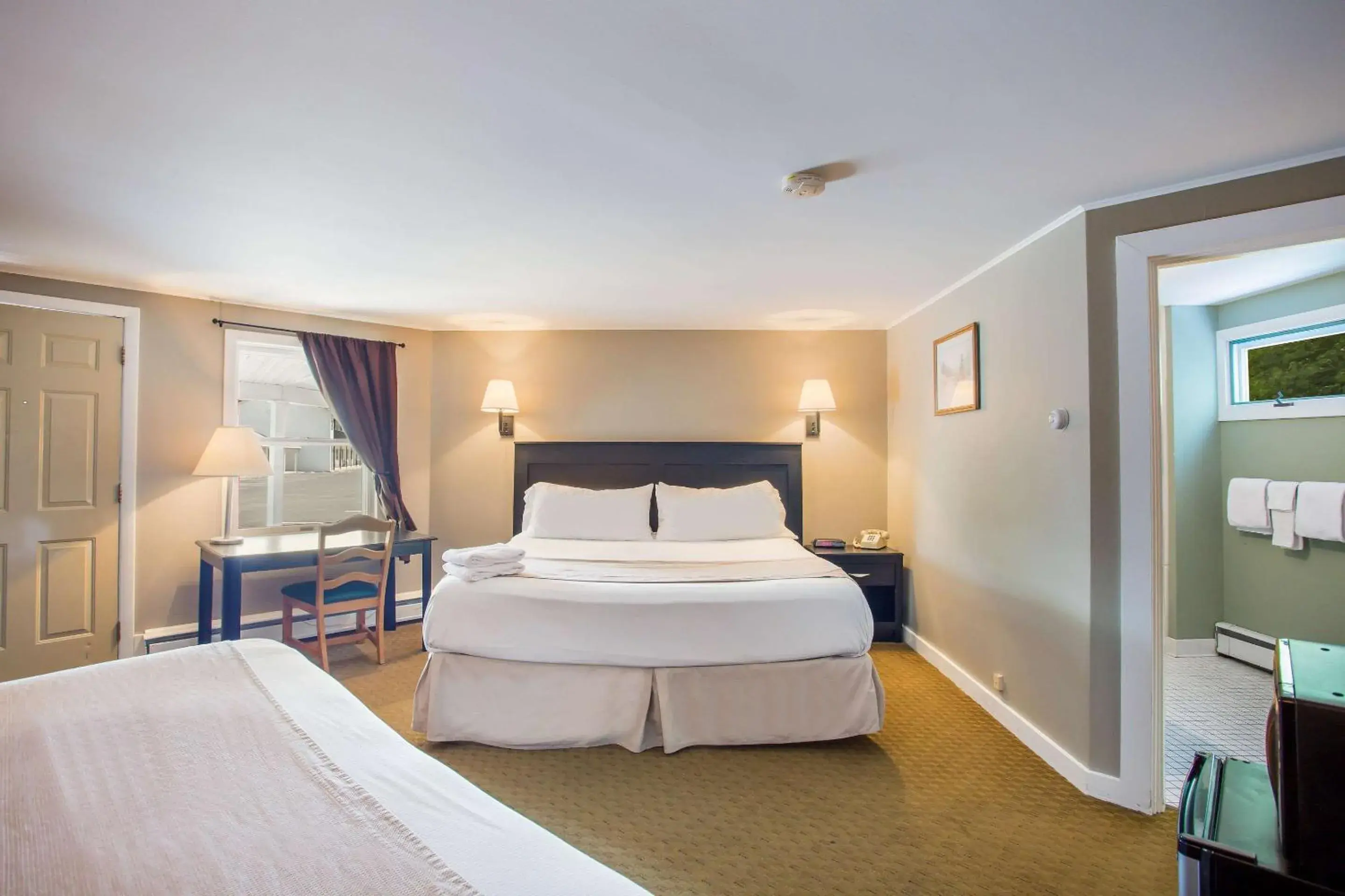 Photo of the whole room, Bed in Rodeway Inn