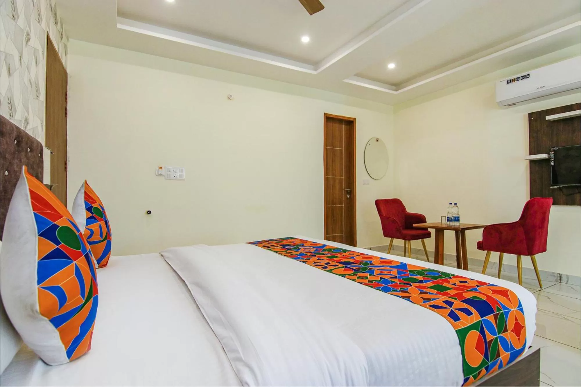 TV and multimedia, Bed in FabHotel Meridian Inn