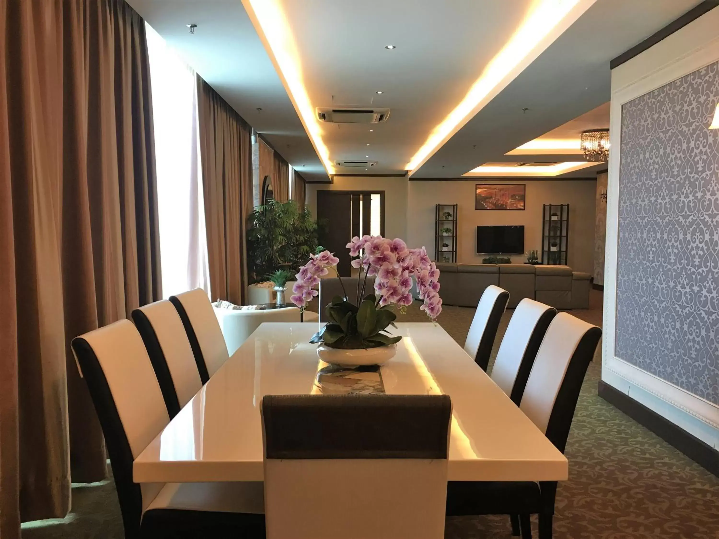 Dining area in Kinta Riverfront Hotel & Suites
