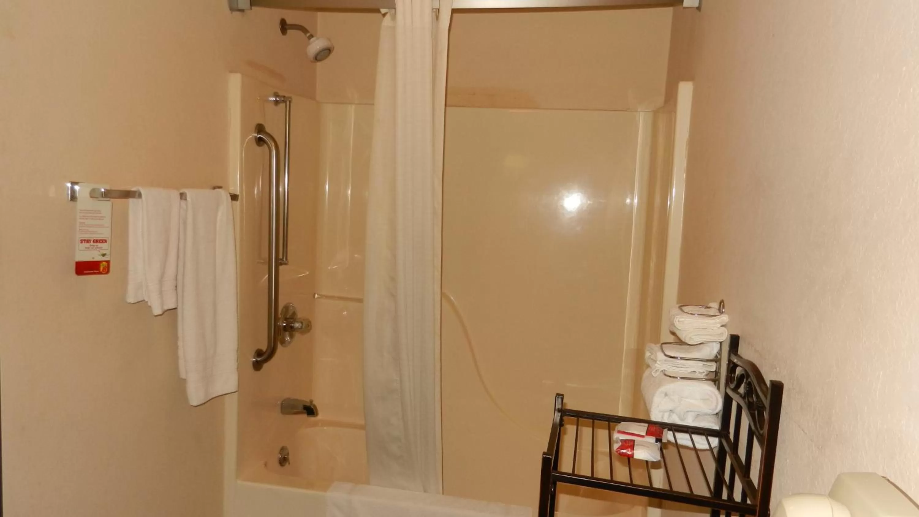 Bathroom in Super 8 by Wyndham Potosi