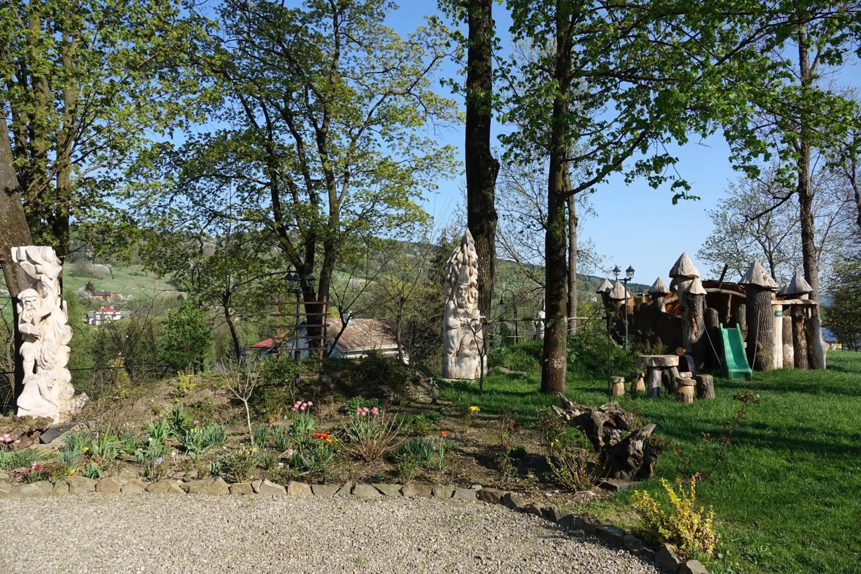 Property building in Gościniec Dworski w Ropie - Pokoje gościnne