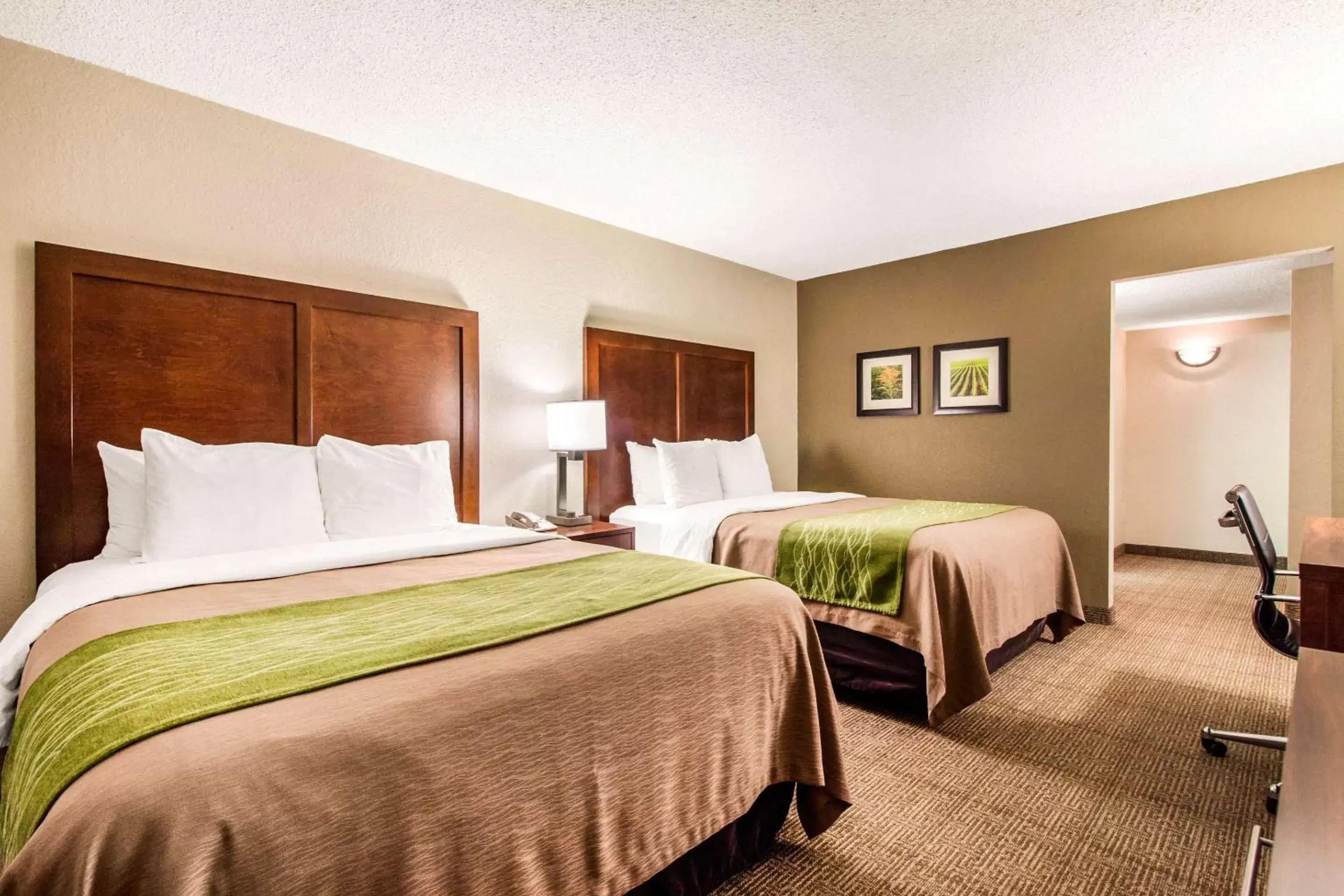 Photo of the whole room, Bed in Comfort Inn & Suites Omaha