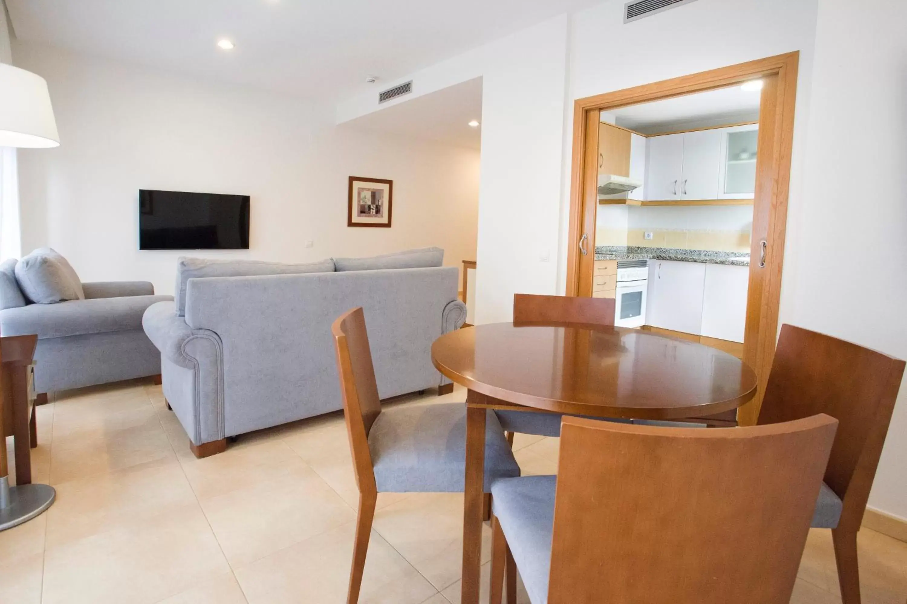 Kitchen or kitchenette, Dining Area in Aparthotel Albufera