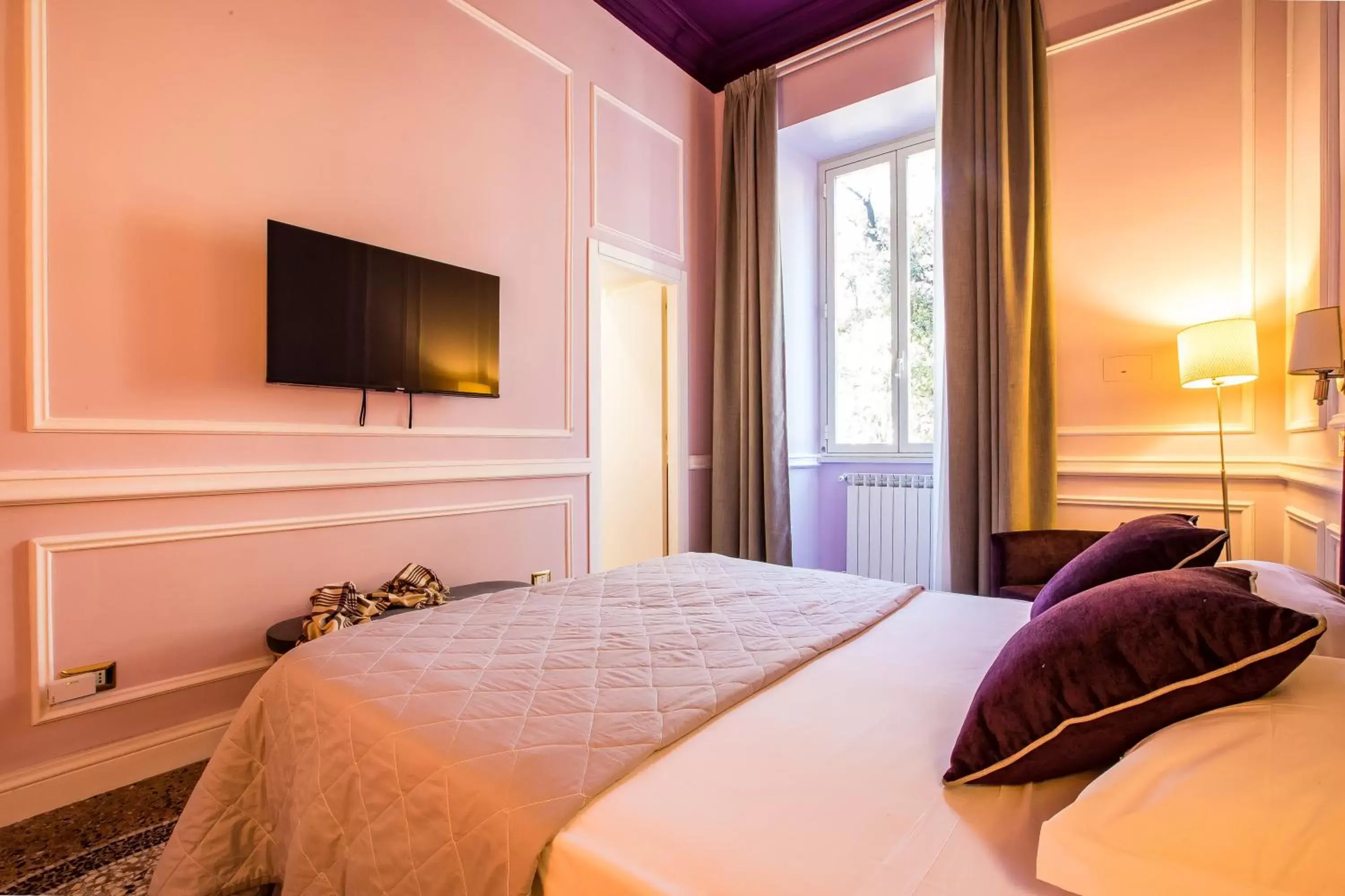 Bed in Hold Rome - Luxury Suites