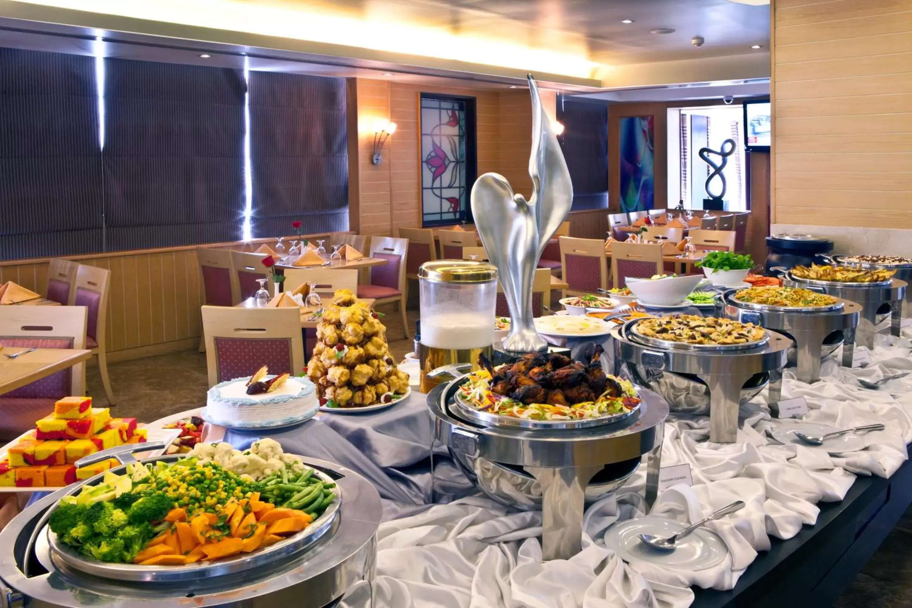 Restaurant/places to eat in Landmark Riqqa Hotel