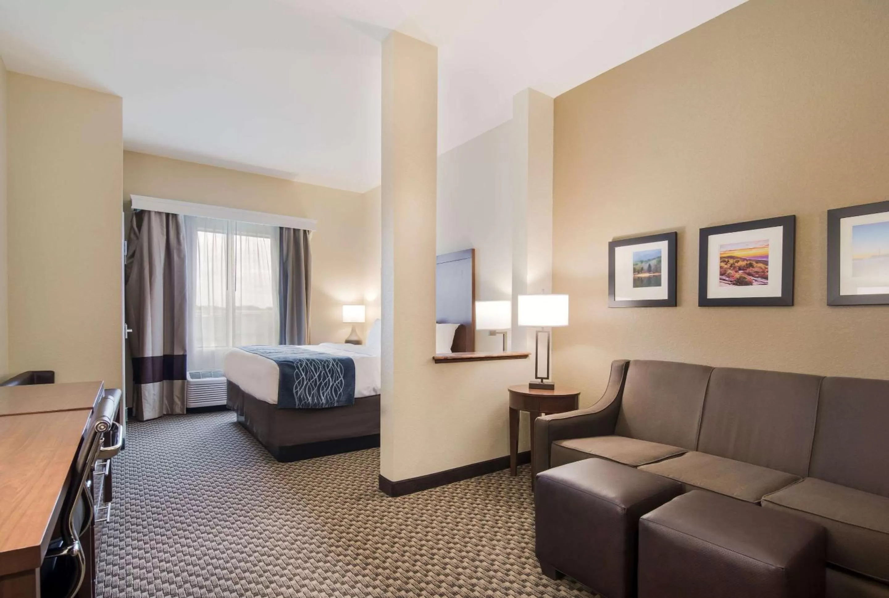 Photo of the whole room, Bed in Comfort Inn & Suites Rock Hill Northeast