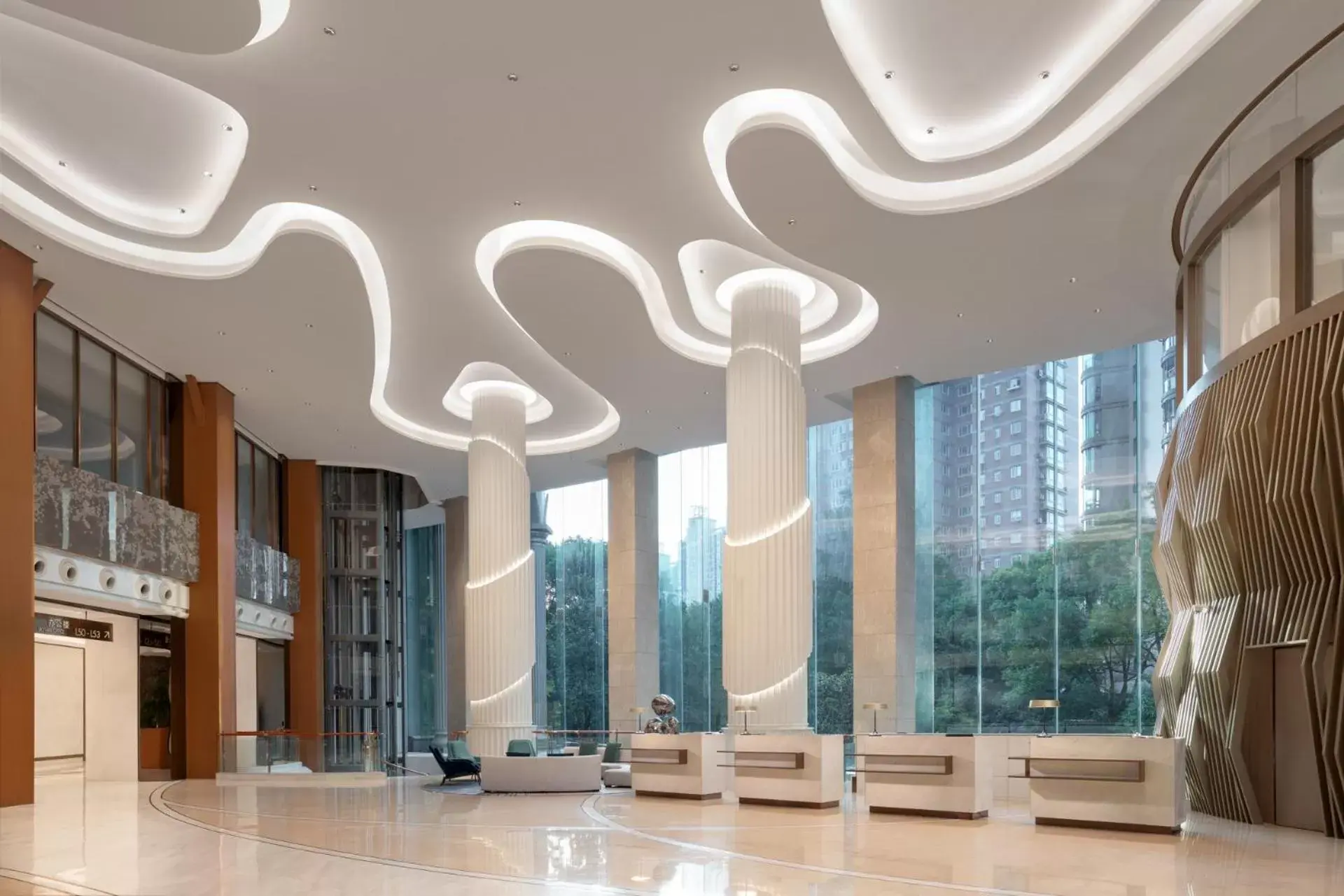 Lobby or reception in Pullman Shanghai Skyway