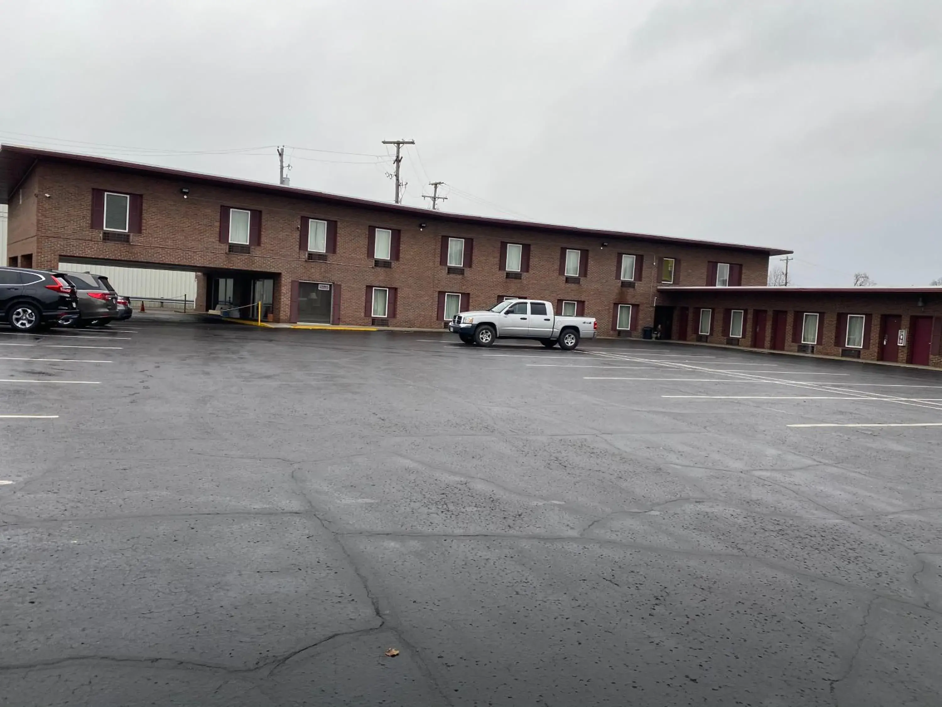 Property Building in Executive Inn Chillicothe