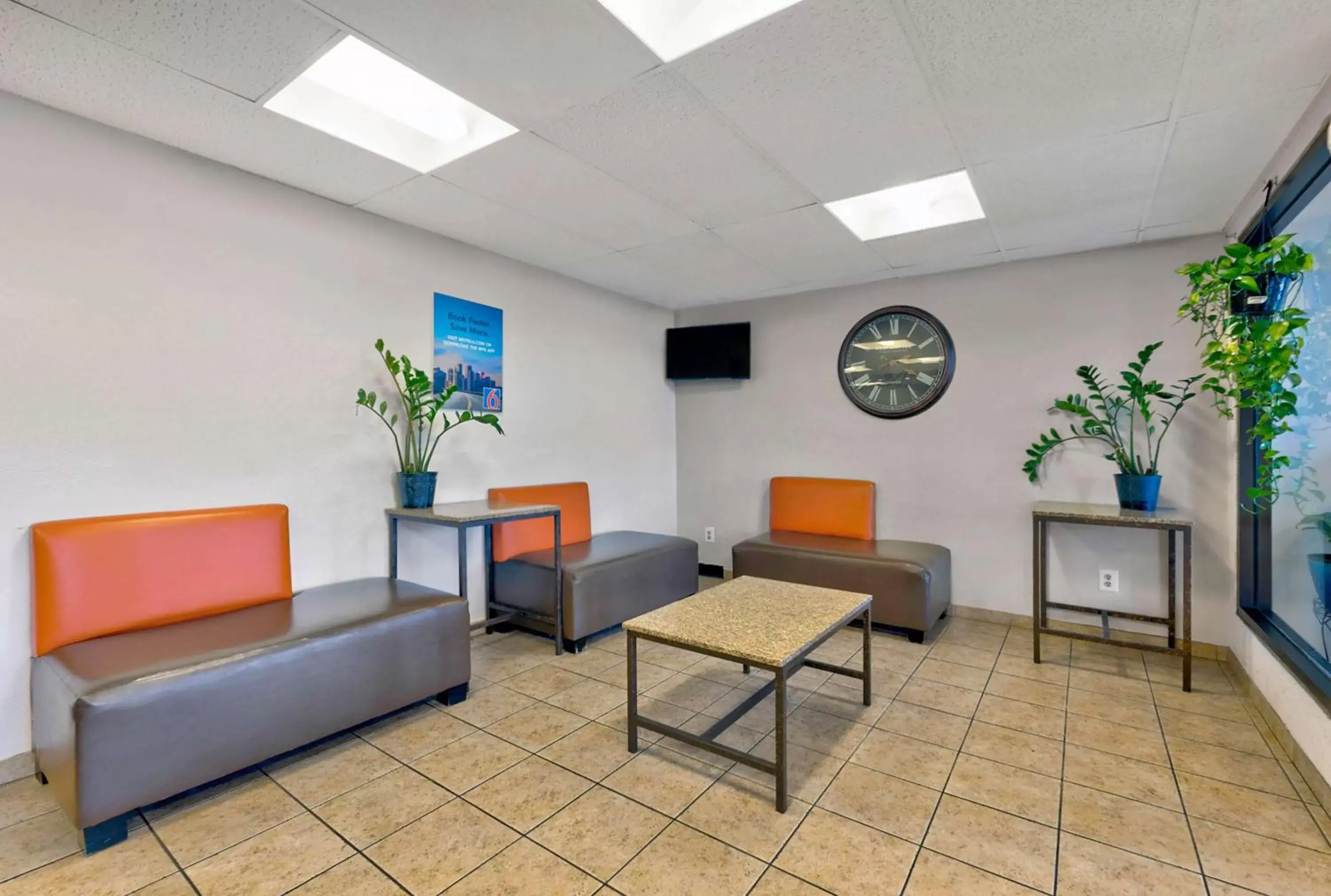 Lobby or reception in Motel 6-Oak Creek, WI Lobby or reception in Motel 6-Oak Creek, WI