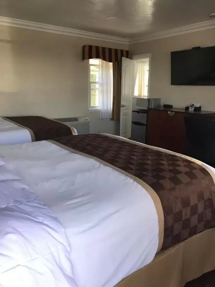 Bed in Rex Motel