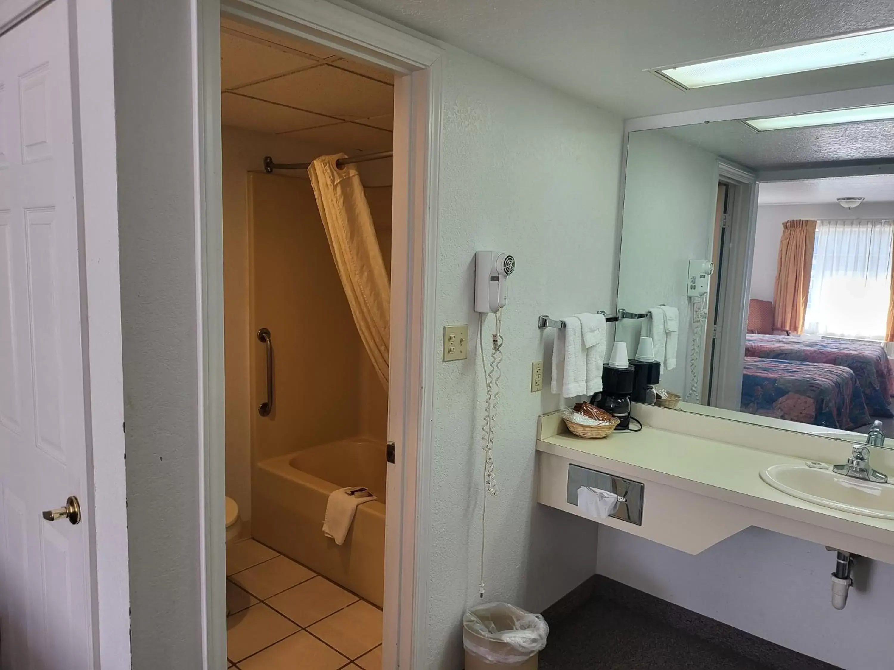 Shower, Bathroom in Blue Ribbon Inn and Suites