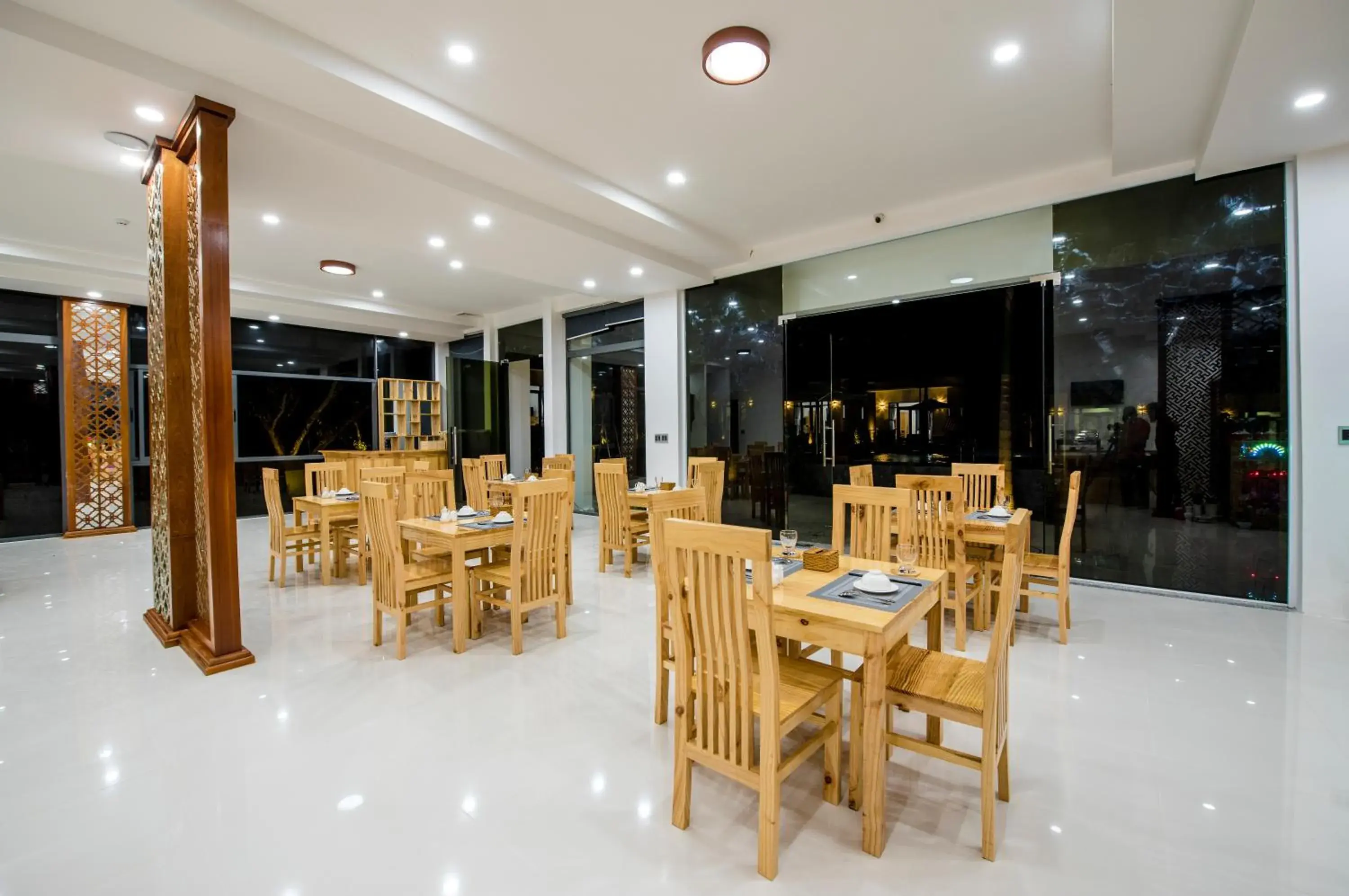 Restaurant/Places to Eat in Xuan Hien Resort