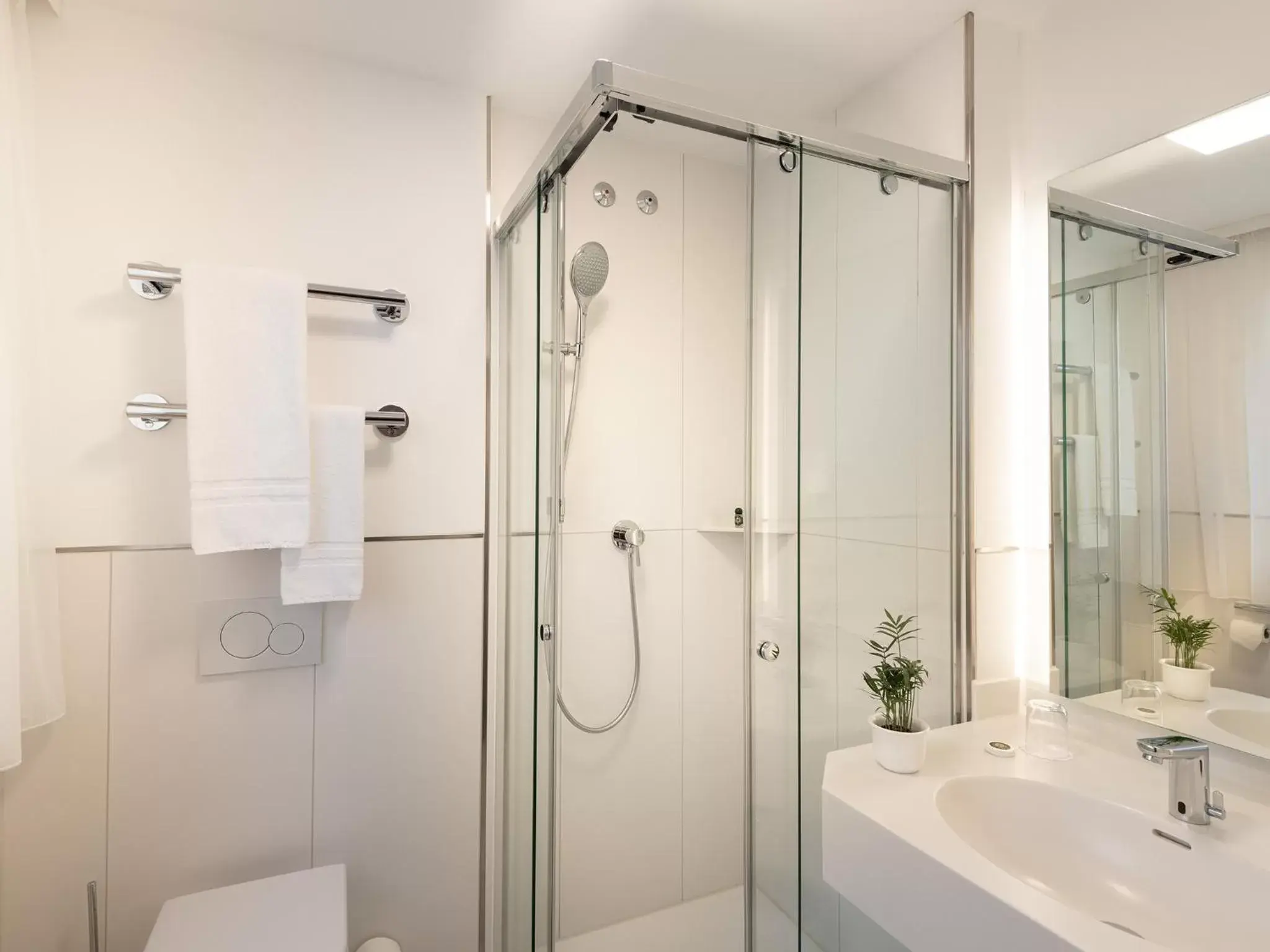 Shower, Bathroom in Hotel Palmenhof