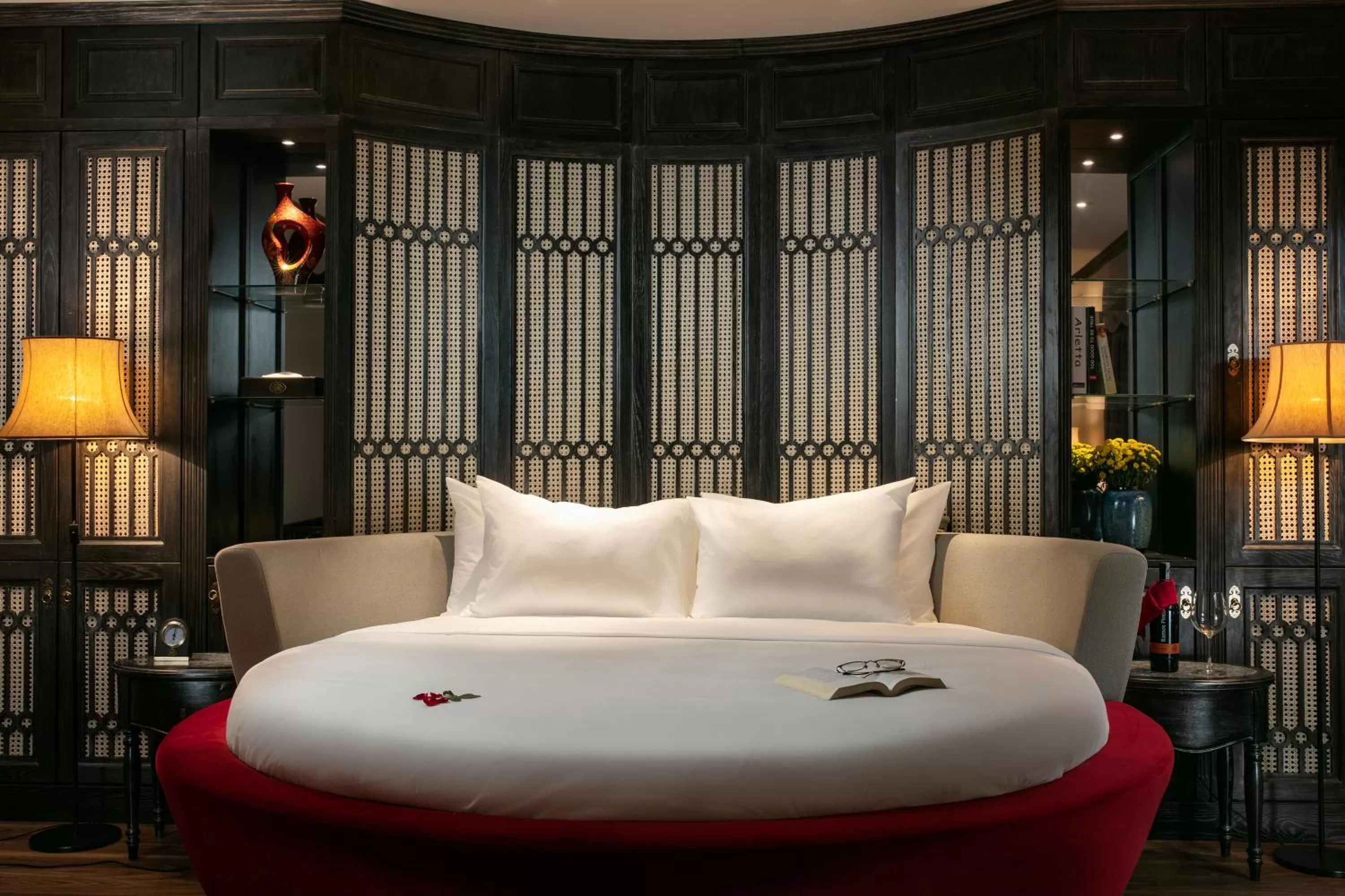 Bedroom, Bed in Shining Central Hotel & Spa