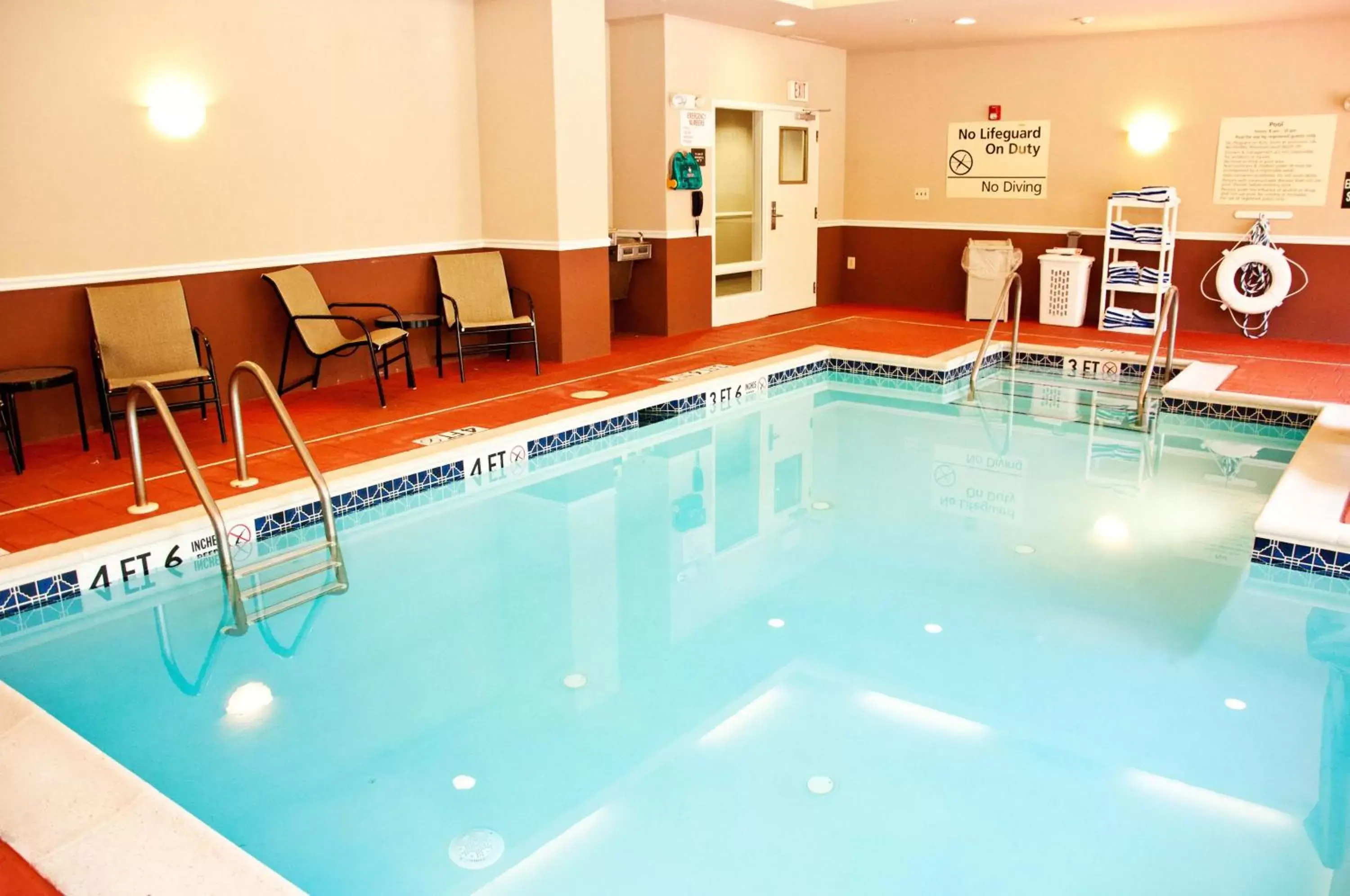 Pool view, Swimming Pool in Hampton Inn Doylestown