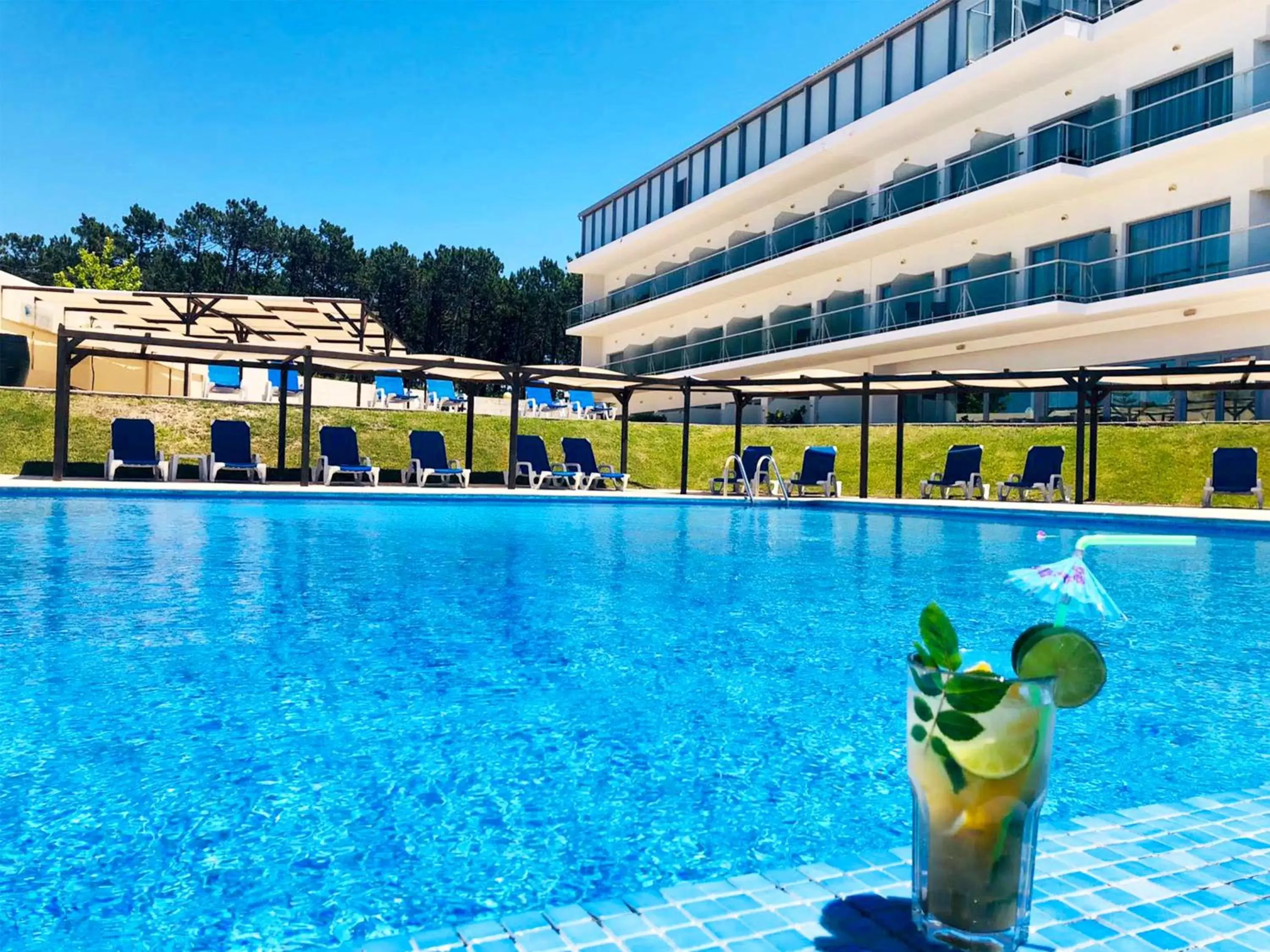 Swimming Pool in Hotel Miramar Sul