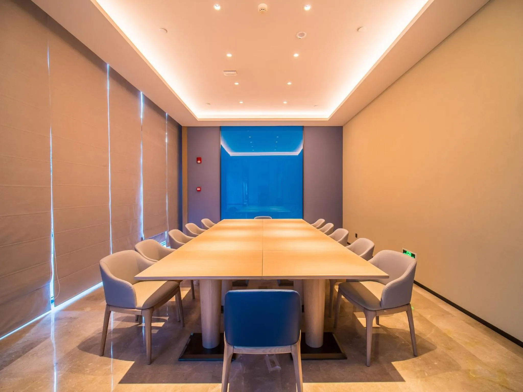 Meeting/conference room in Holiday Inn Express Kunming West by IHG