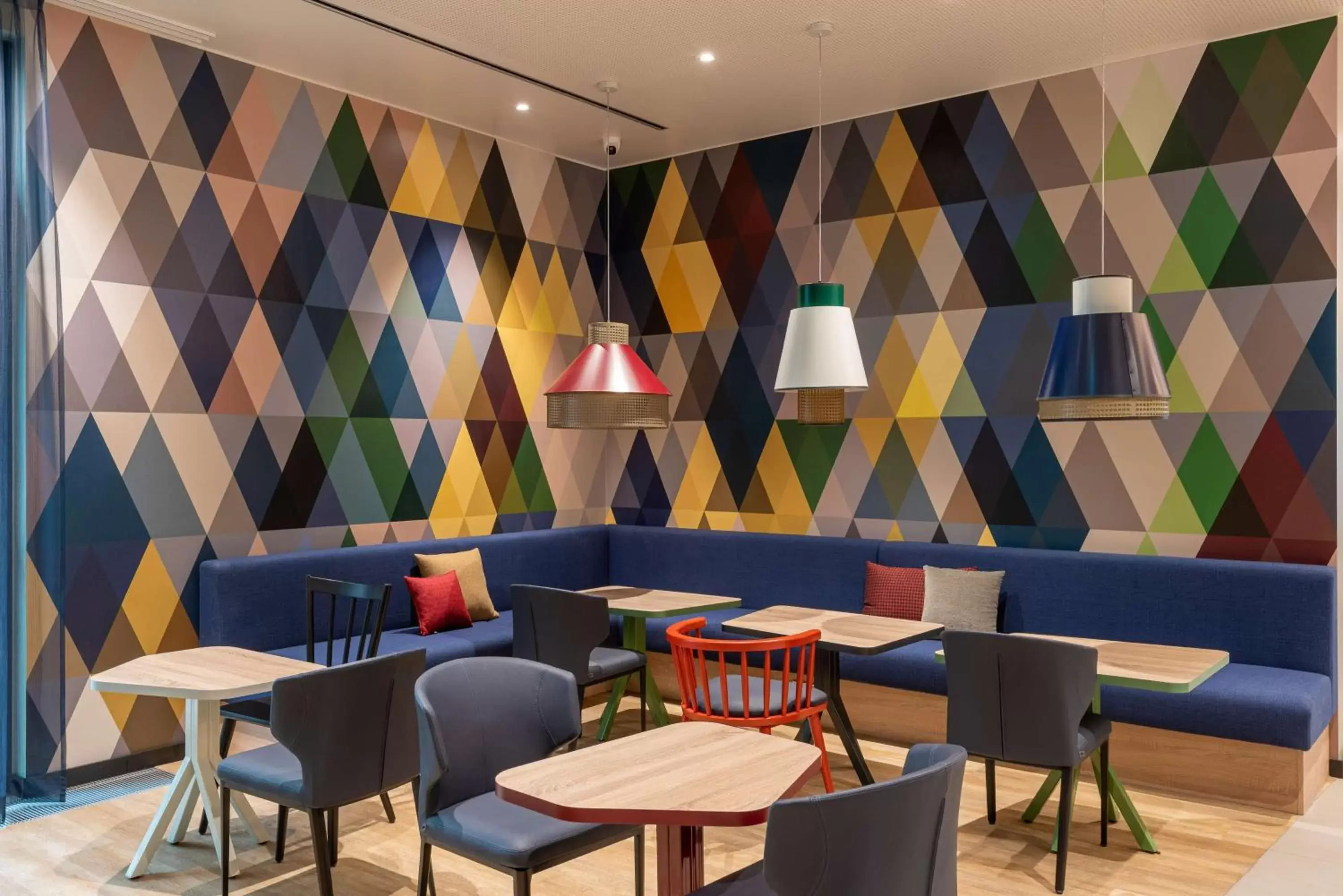 Lobby or reception, Restaurant/Places to Eat in Hampton By Hilton Munich City North