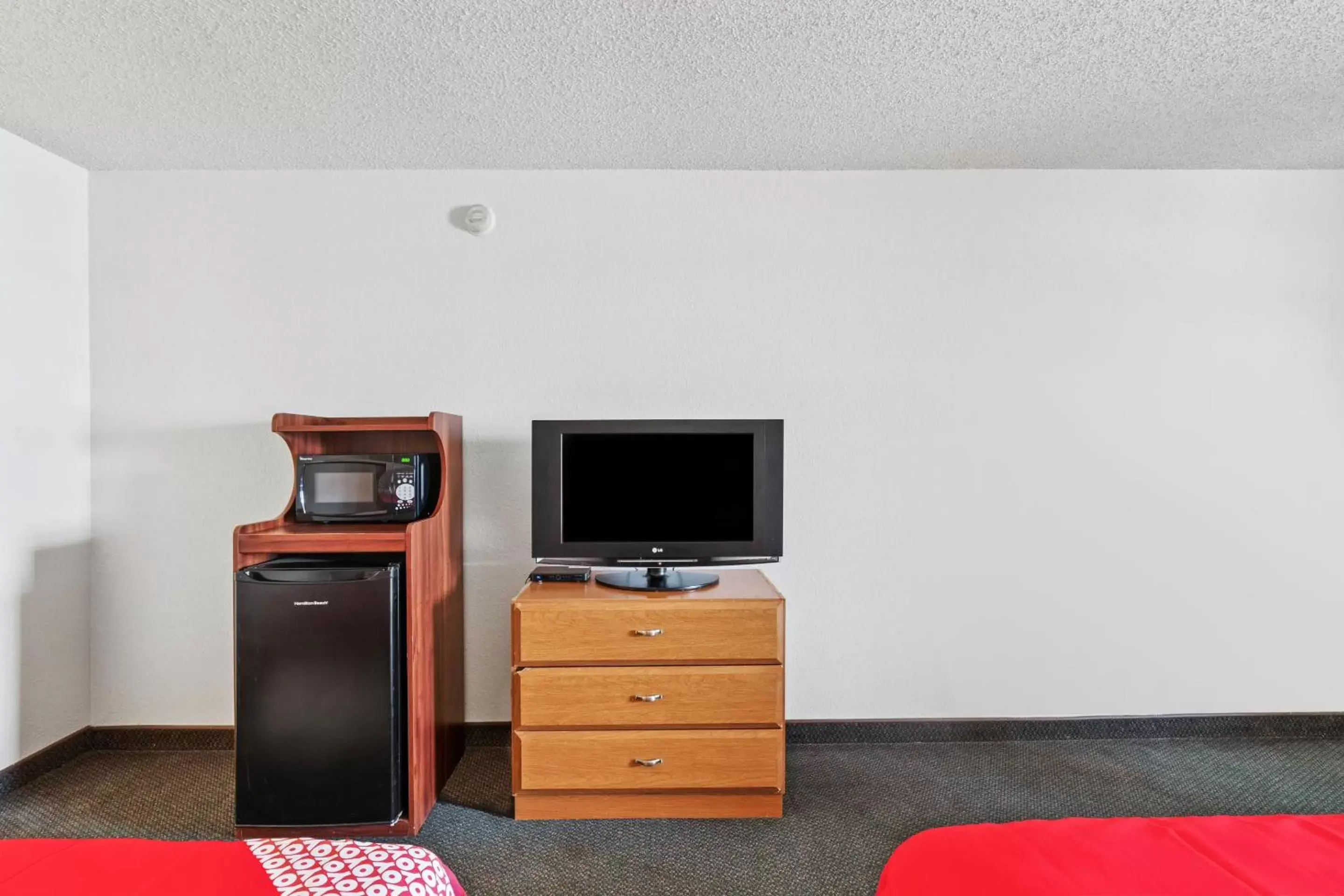 TV and multimedia, TV/Entertainment Center in OYO Hotel Junction TX I-10