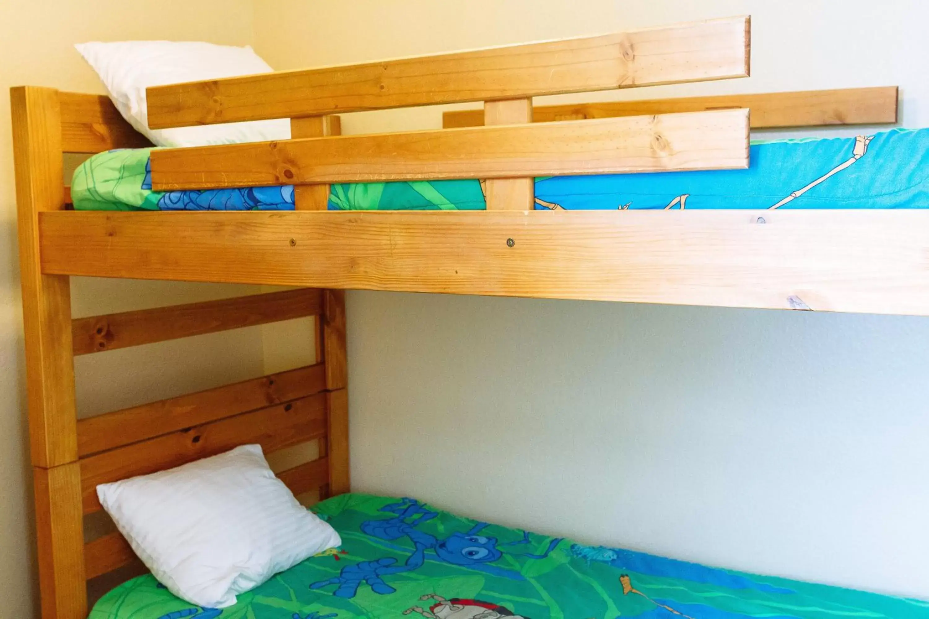 Bed, Bunk Bed in GuestHouse Inn & Suites Kelso/Longview