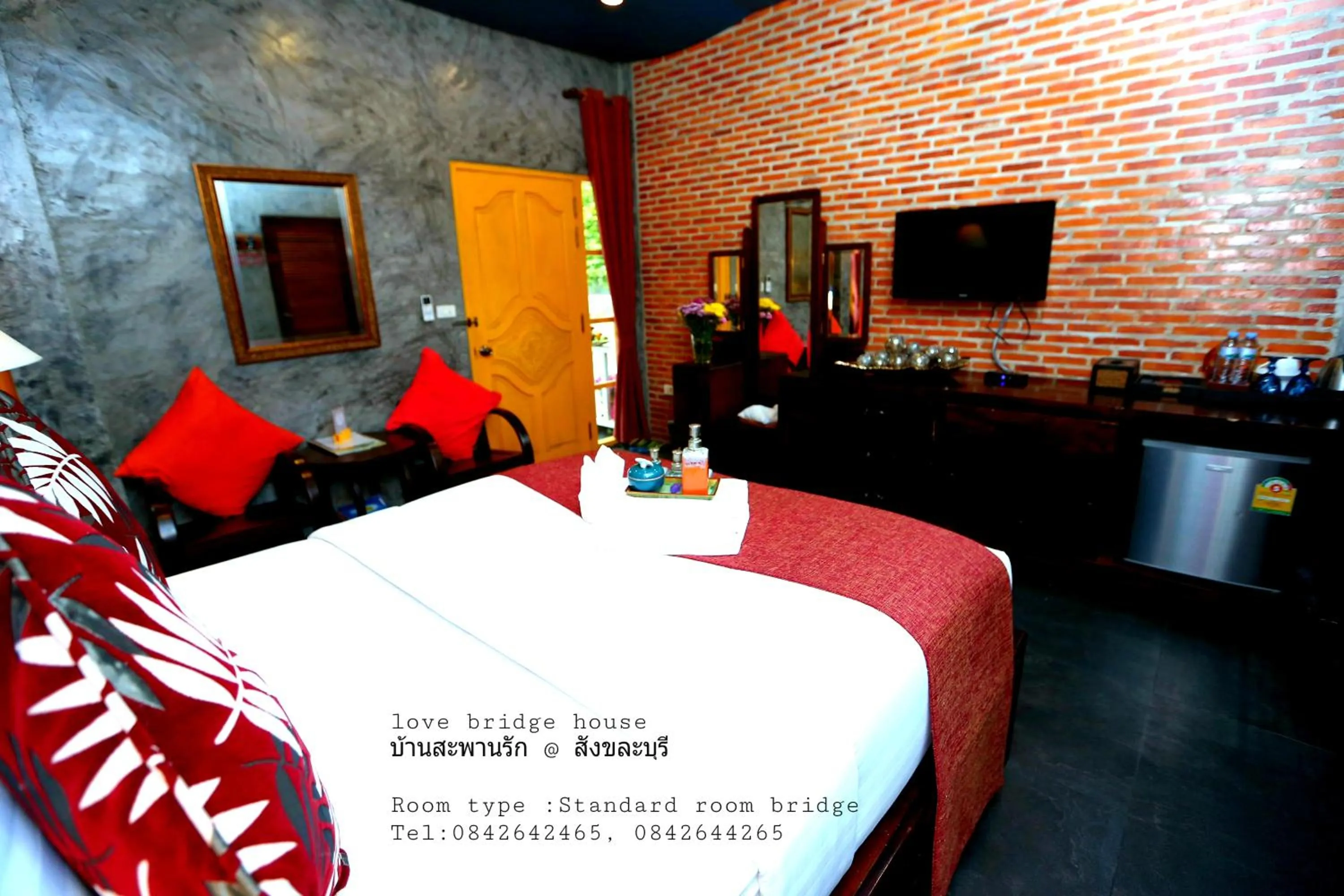 Love Bridge House บ้านสะพานรัก