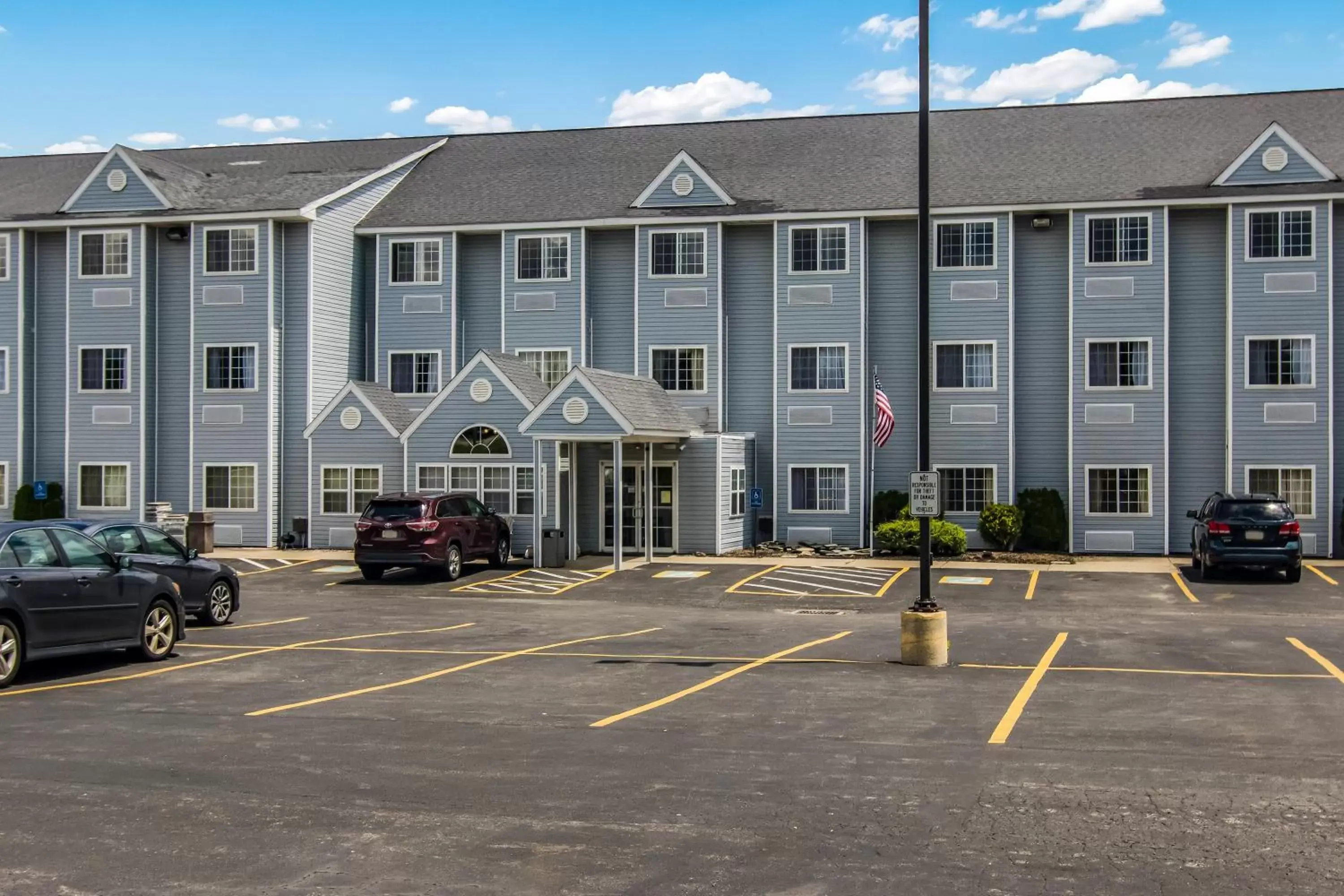 Landmark view, Property Building in Quality Inn & Suites Grove City-Outlet Mall