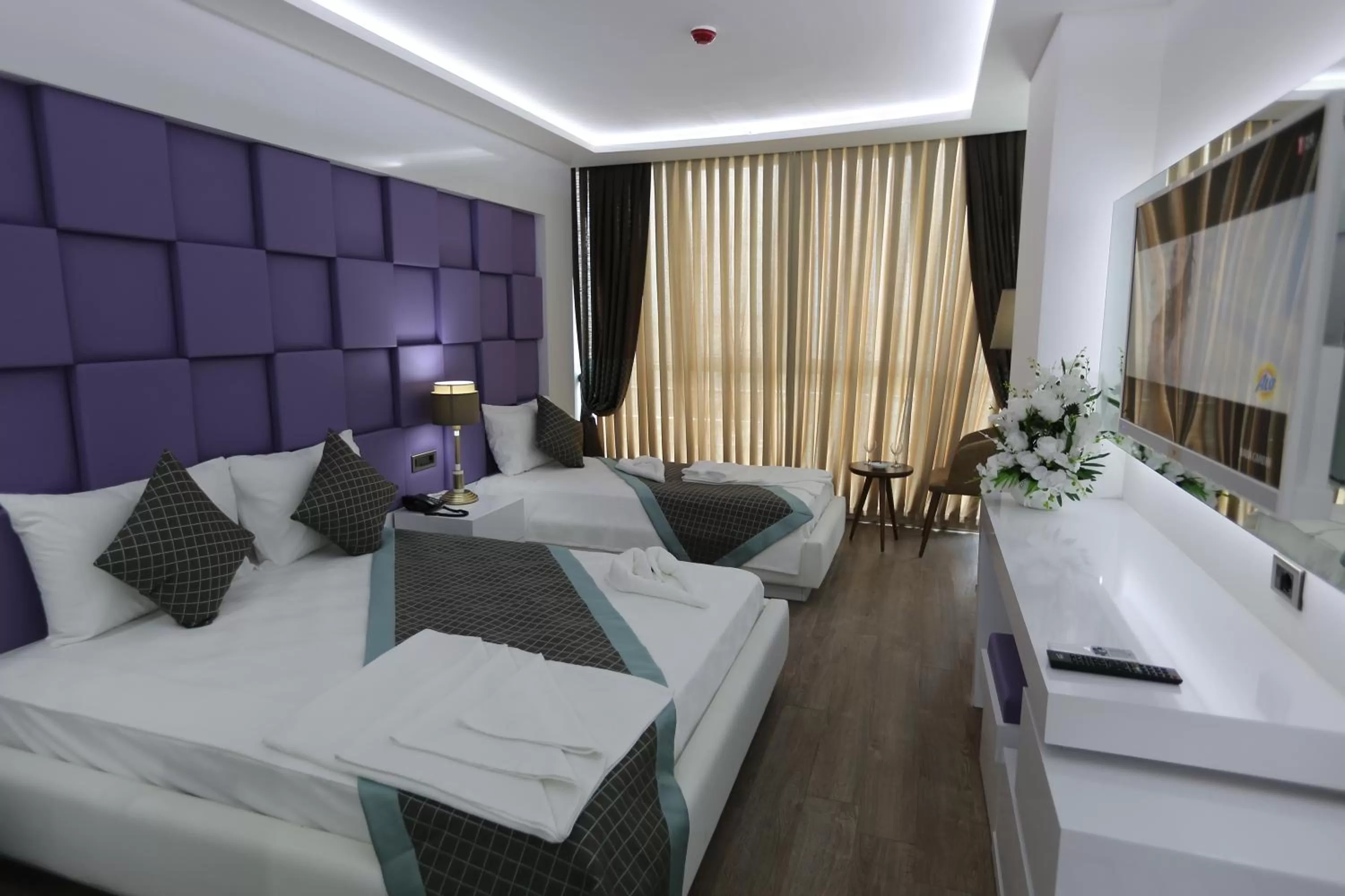 Bed in Elips Royal Hotel & SPA