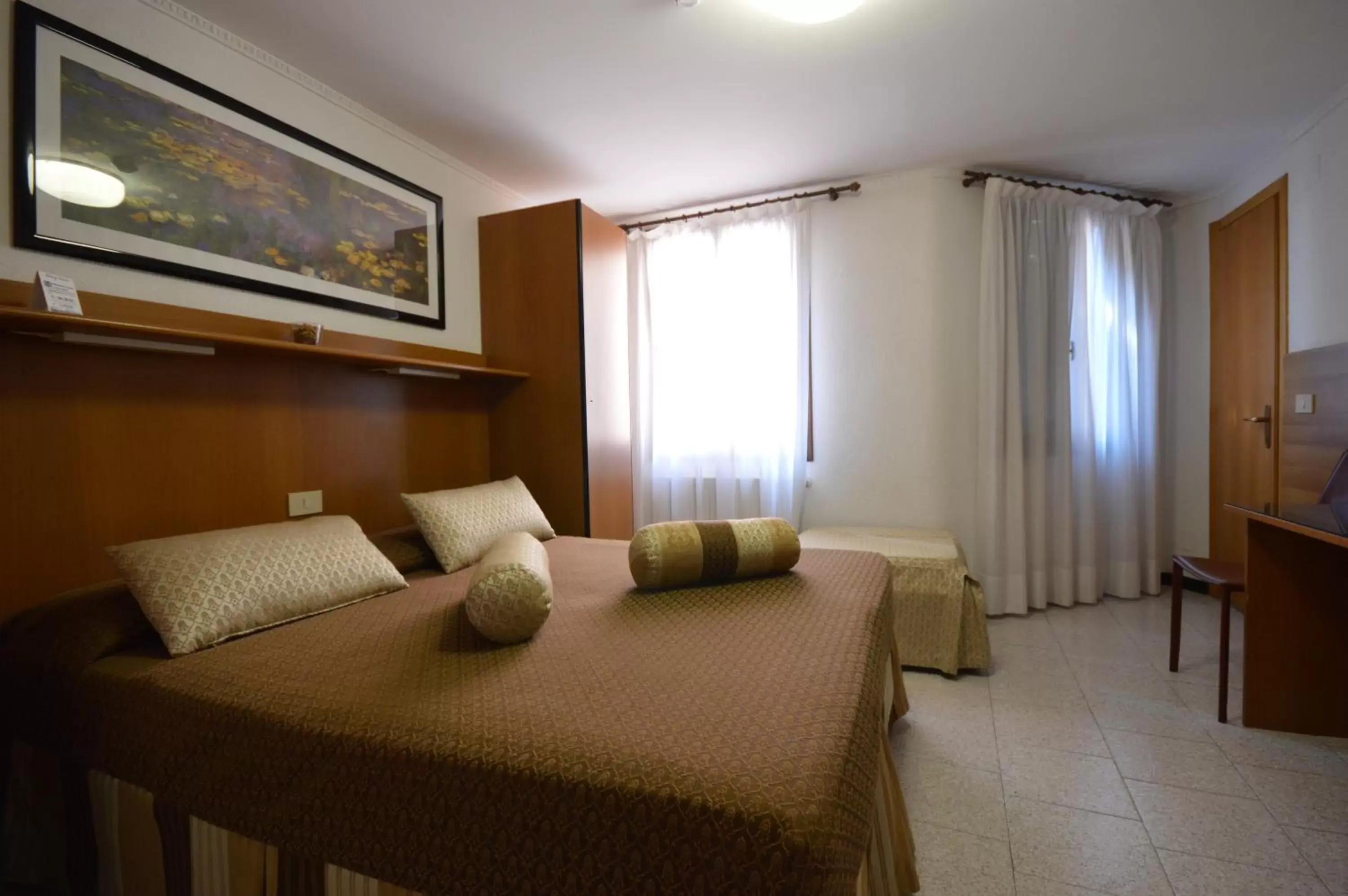 Photo of the whole room, Bed in Albergo Marin