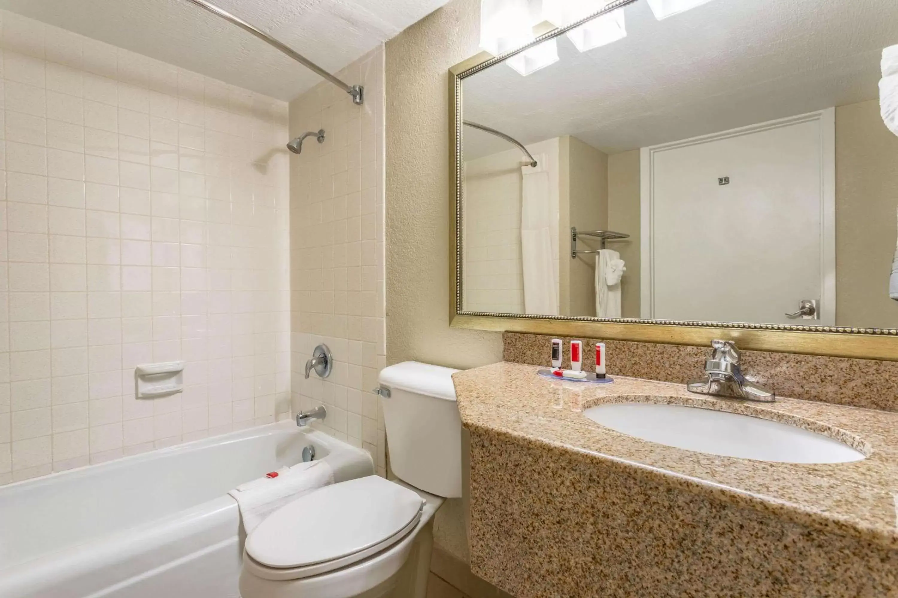 Bathroom in Days Inn and Suites by Wyndham Hammond, IN