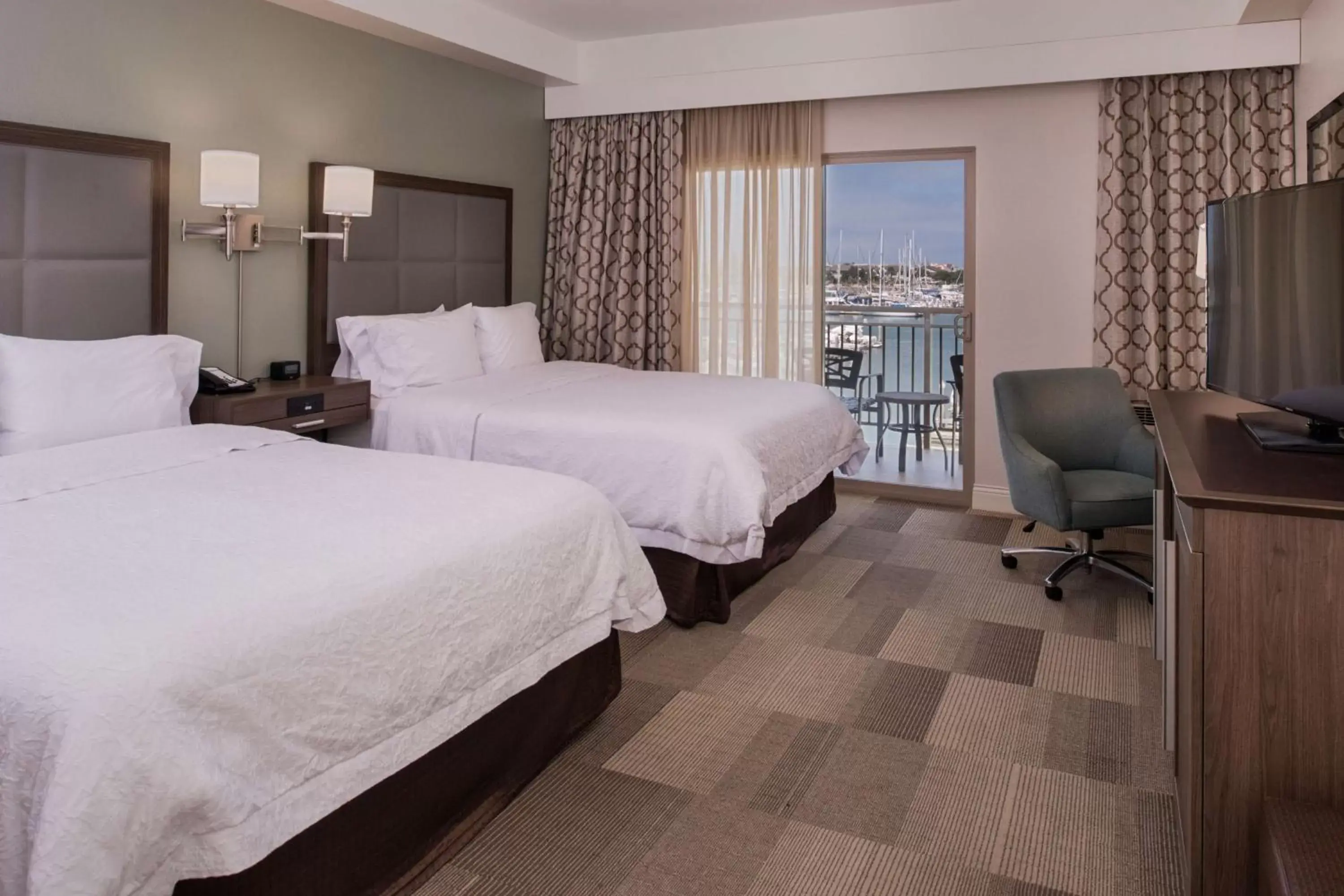 Bed in Hampton Inn Channel Islands Harbor Bed in Hampton Inn Channel Islands Harbor