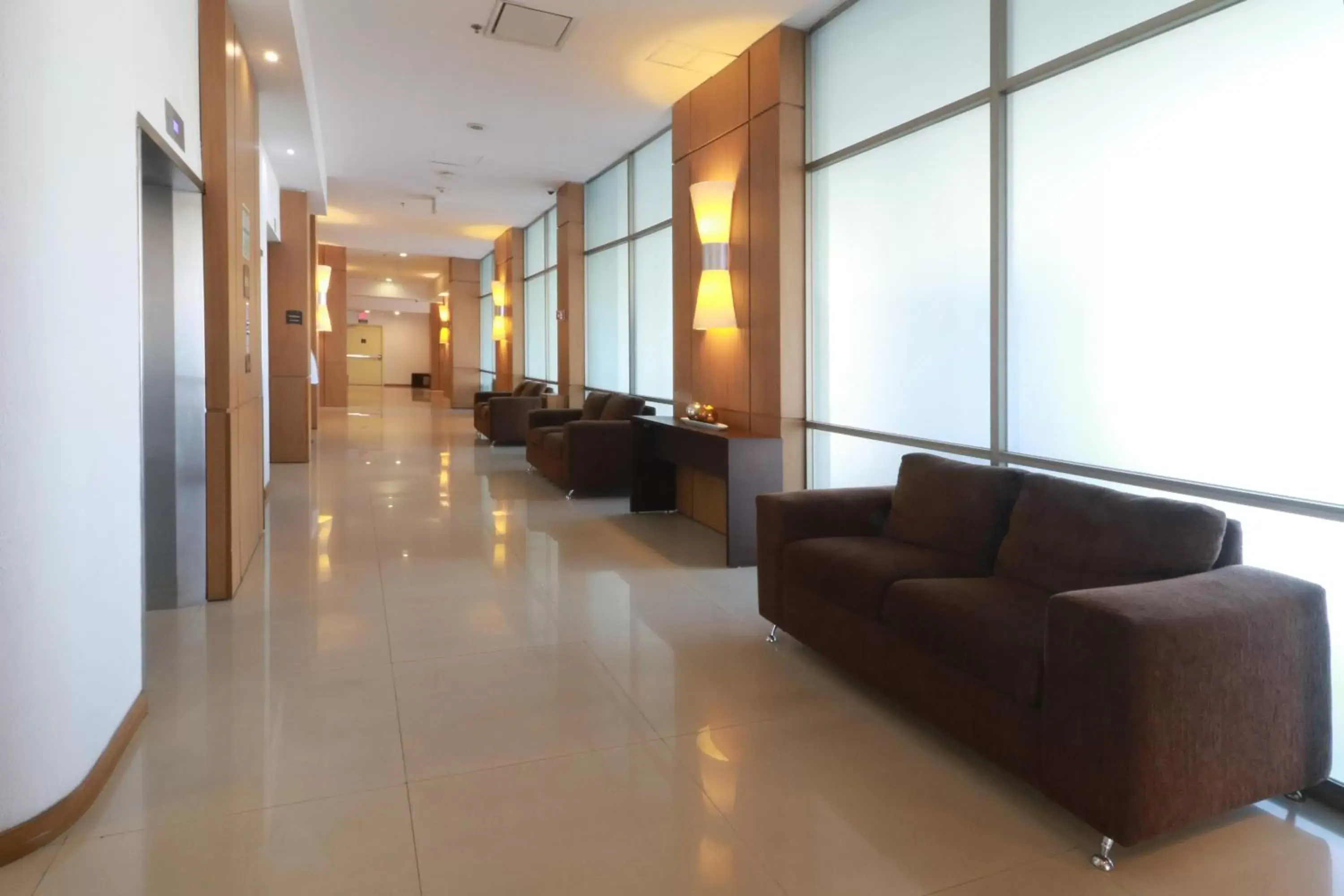 Lobby or reception in Staybridge Suites Guadalajara Expo by IHG Lobby or reception in Staybridge Suites Guadalajara Expo by IHG
