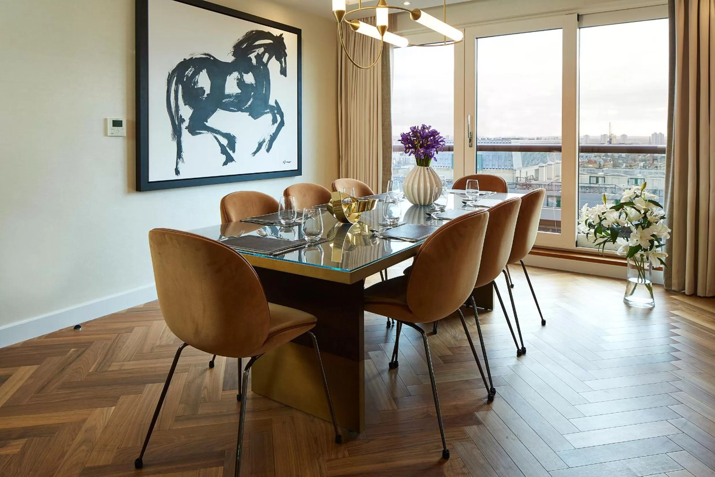 Dining area in Cheval Gloucester Park at Kensington