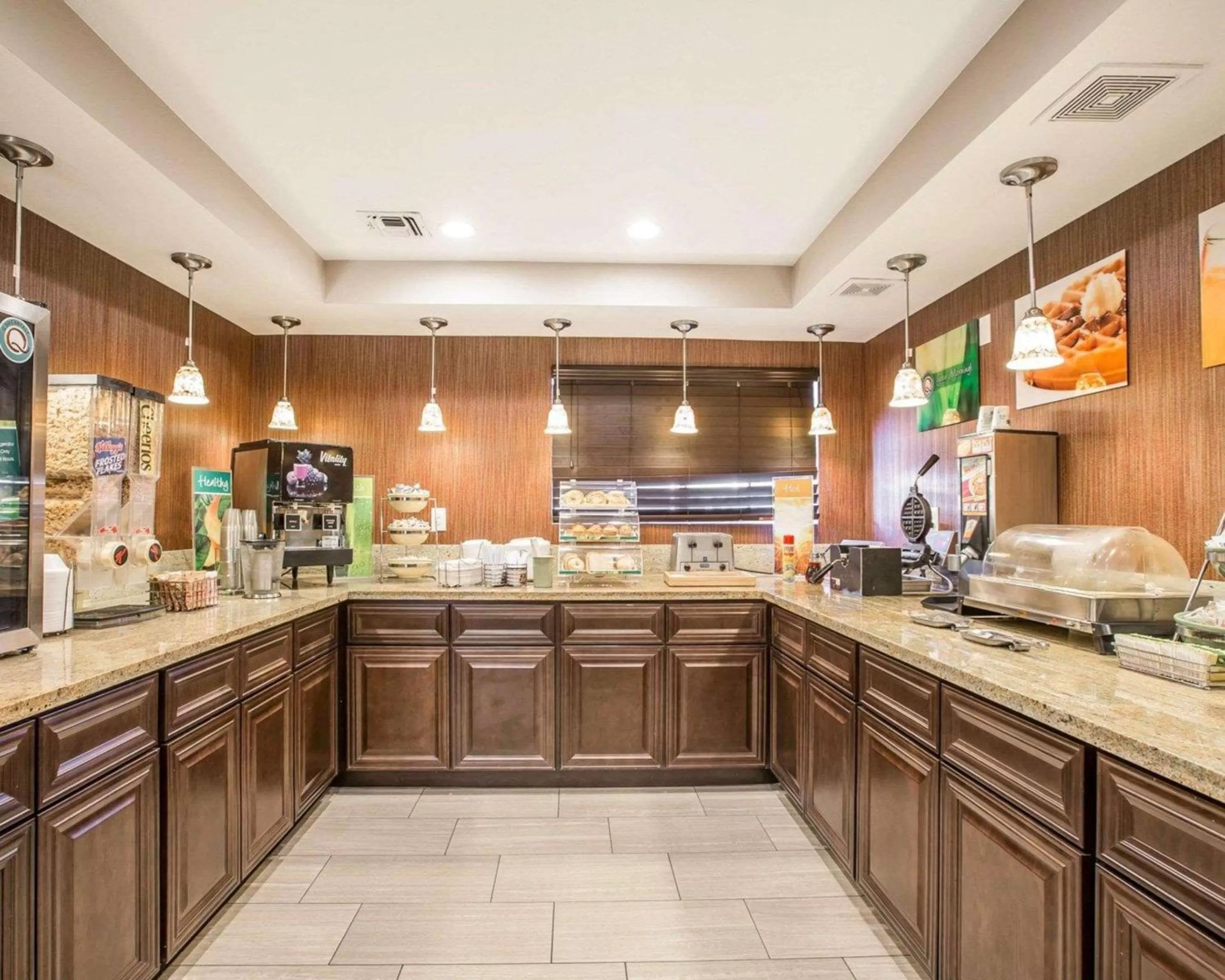 Restaurant/places to eat in Quality Inn & Suites Woodland - Sacramento Airport