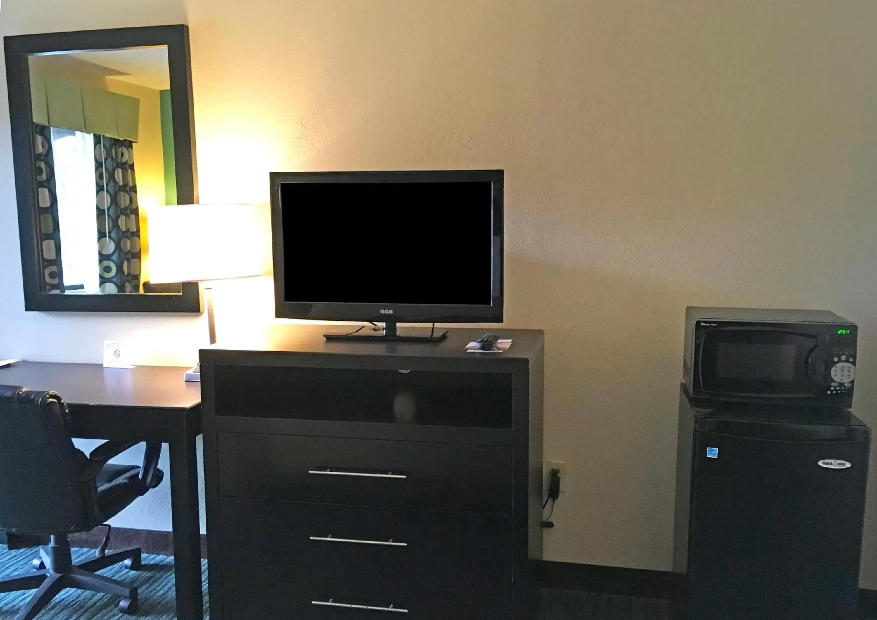 TV and multimedia, TV/Entertainment Center in GuestHouse Inn Dothan