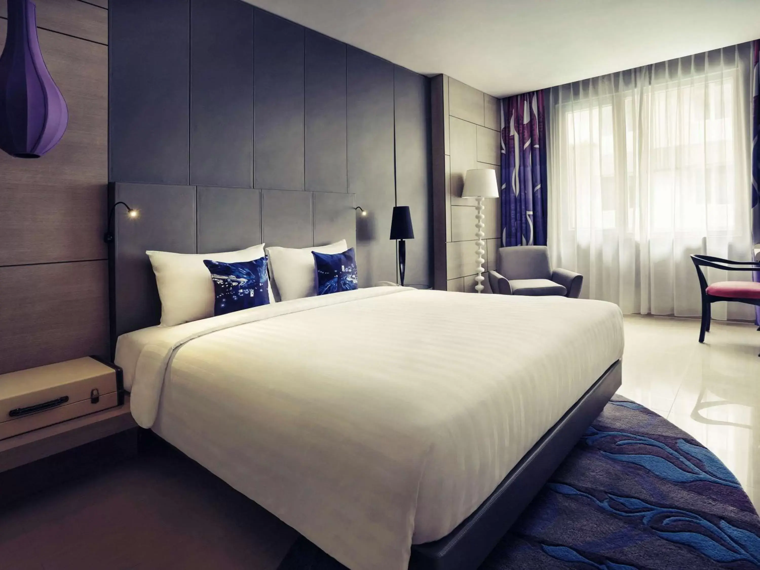 Photo of the whole room, Bed in Mercure Jakarta Sabang