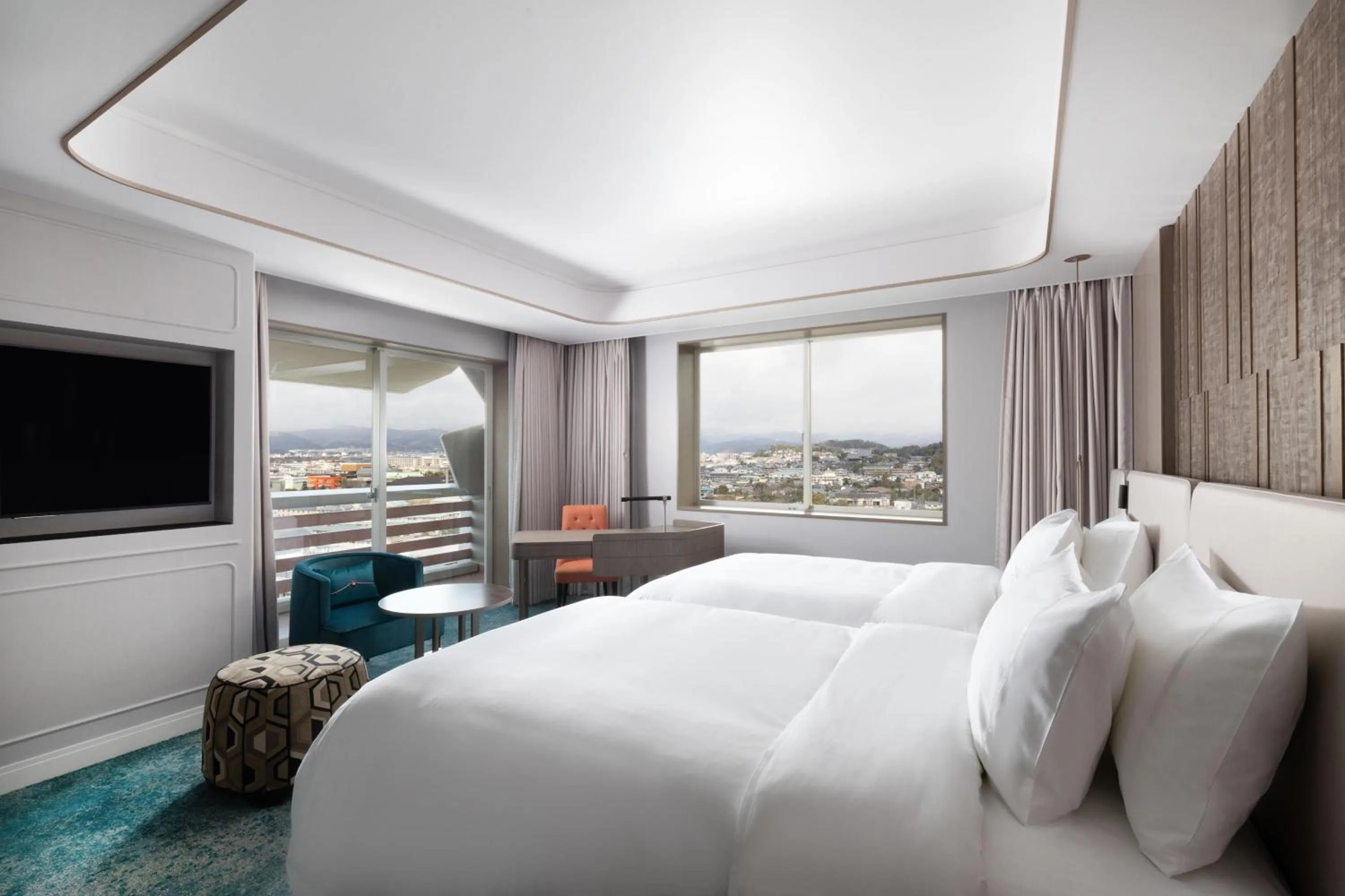 Photo of the whole room, Bed in The Westin Miyako Kyoto