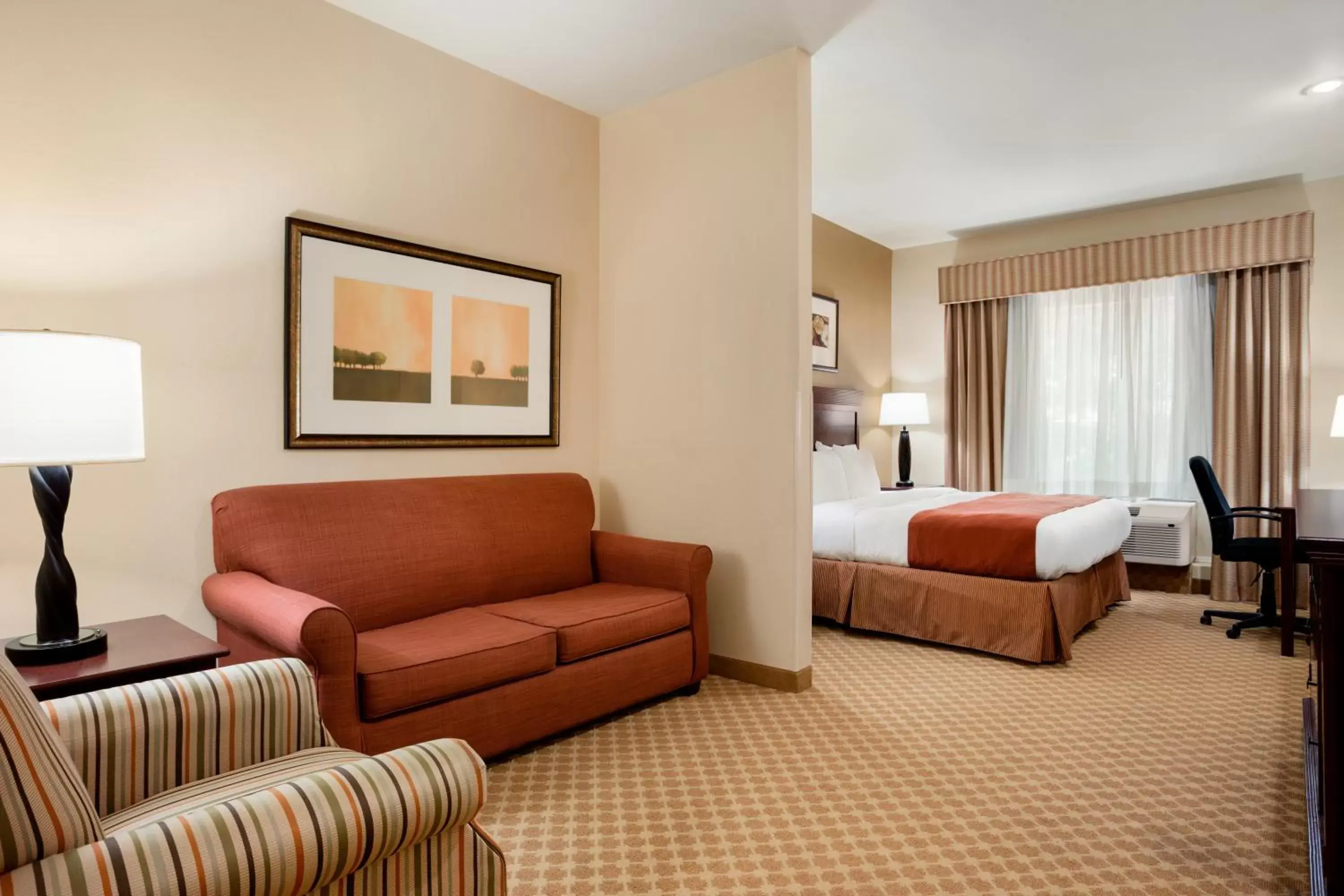 Bedroom, Seating Area in Country Inn & Suites by Radisson, Goodlettsville, TN