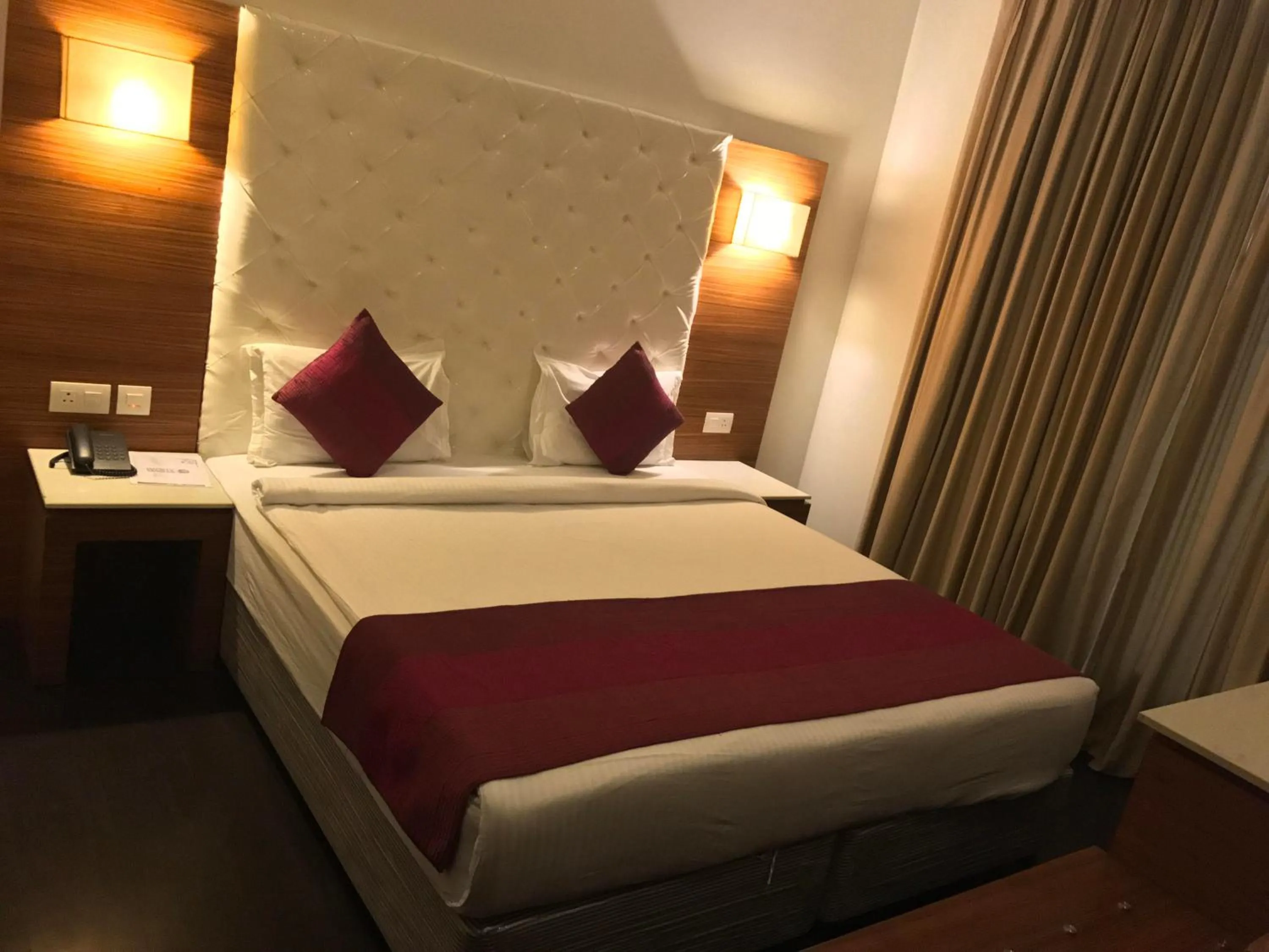 View (from property/room), Bed in Hotel Ivory 32