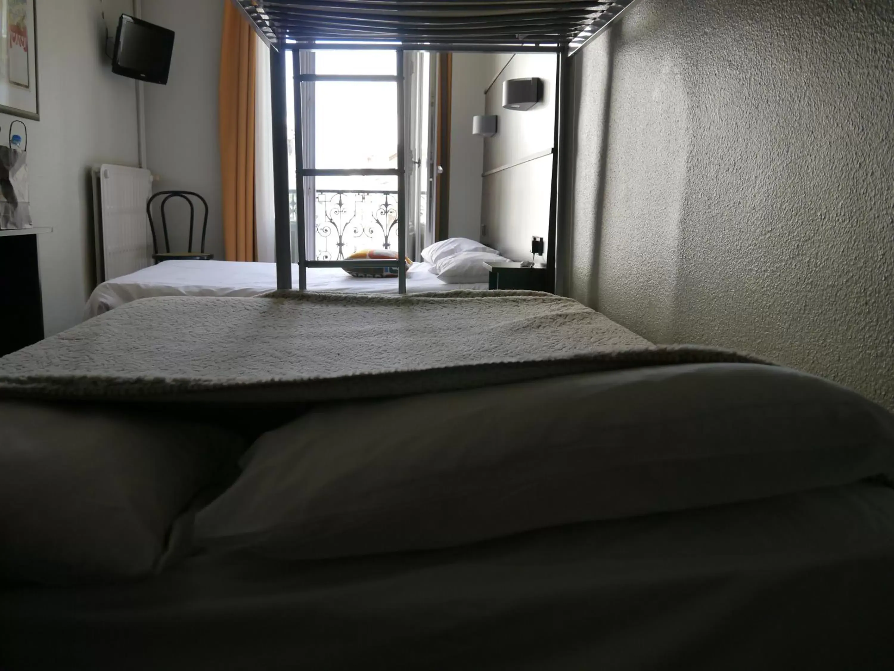 Photo of the whole room, Bed in Hôtel des Ambassadeurs